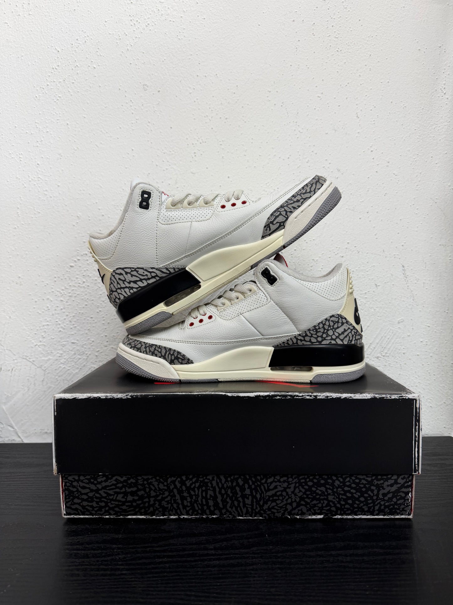 JORDAN 3 REIMAGINED WHITE CEMENT (USED)
