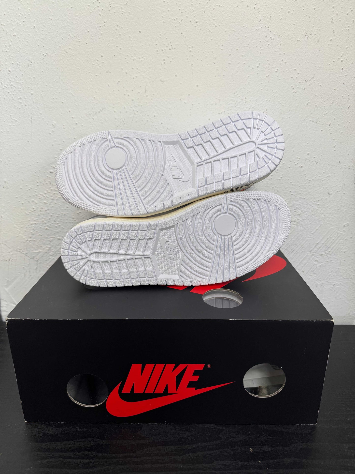 JORDAN 1 VIRGIL ABLOH ALASKA