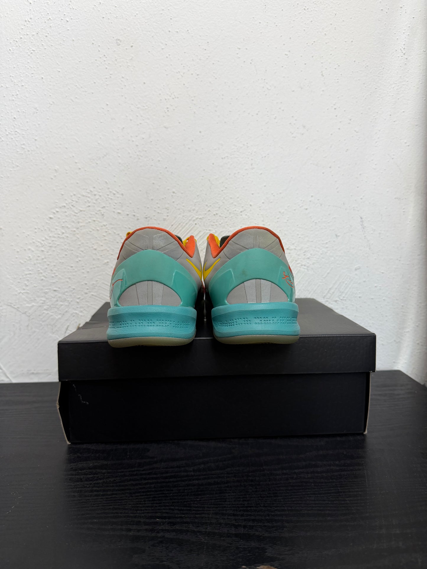 KOBE 8 PROTRO VENICE BEACH (USED)