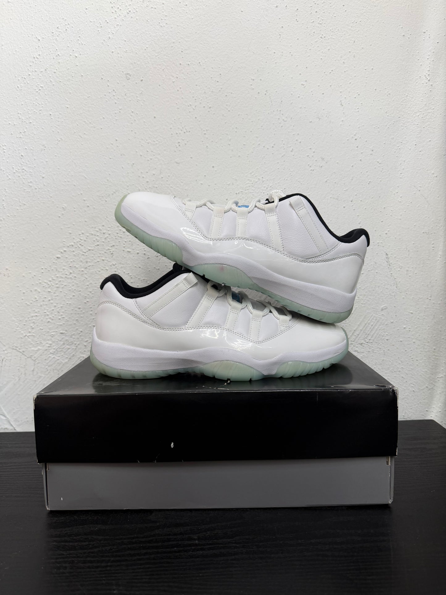 JORDAN 11 LOW LEGEND BLUE