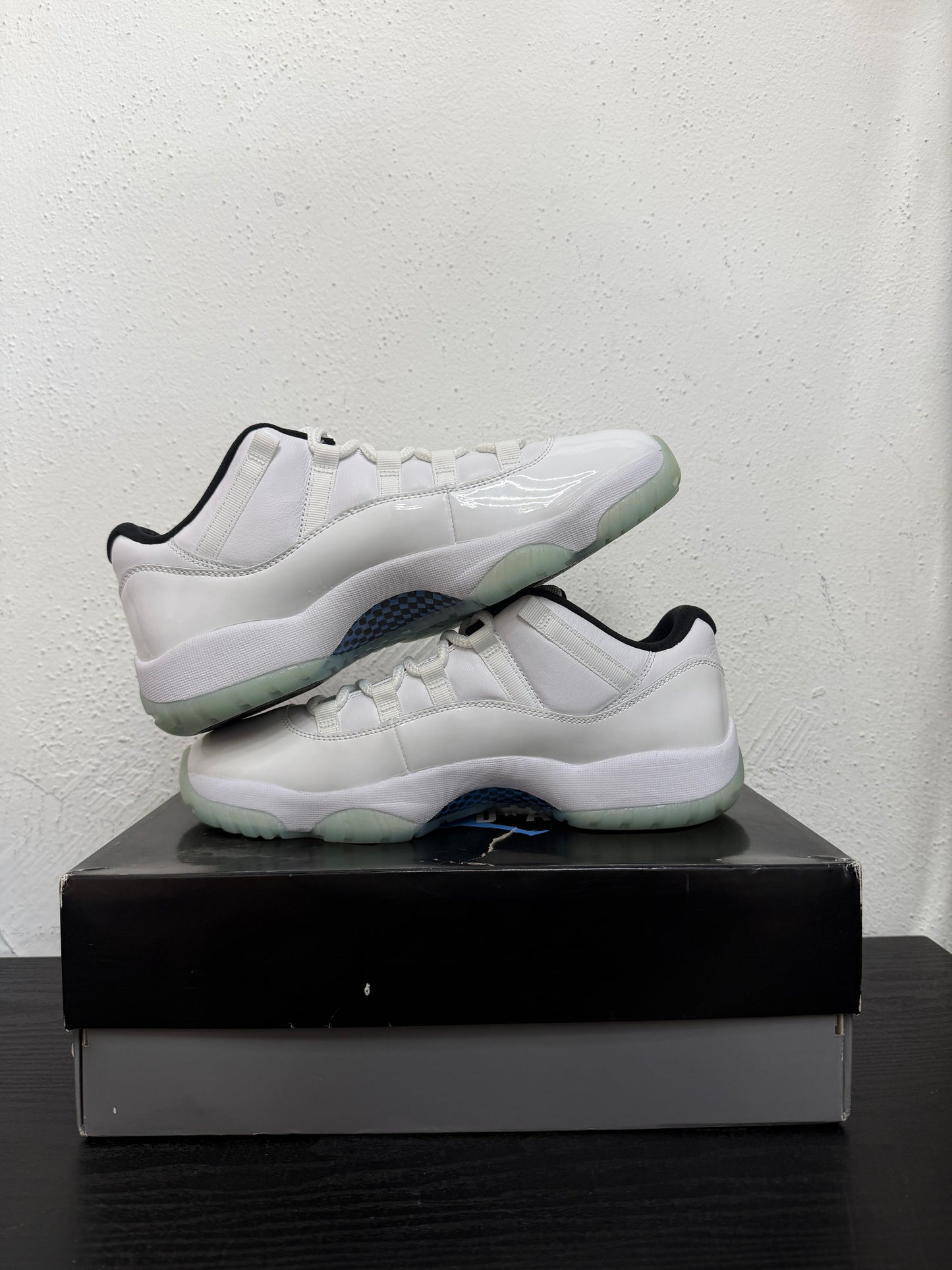 JORDAN 11 LOW LEGEND BLUE