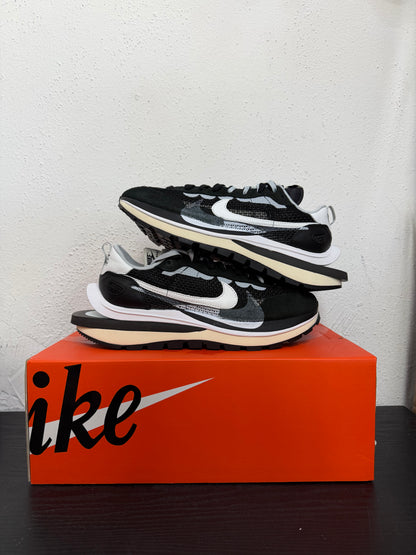 NIKE SACAI VAPORWAFFLE BLACK/WHITE