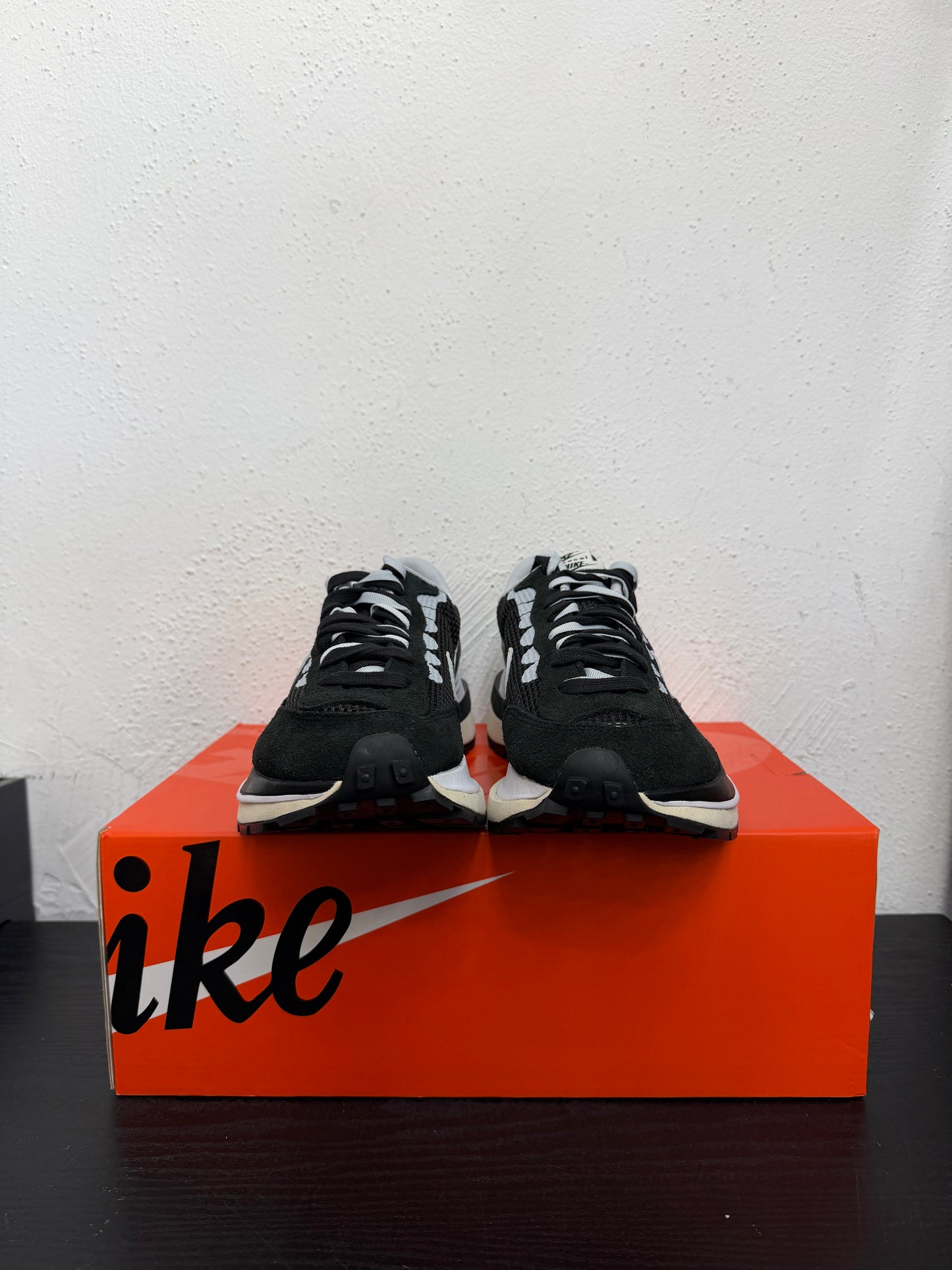 NIKE SACAI VAPORWAFFLE BLACK/WHITE
