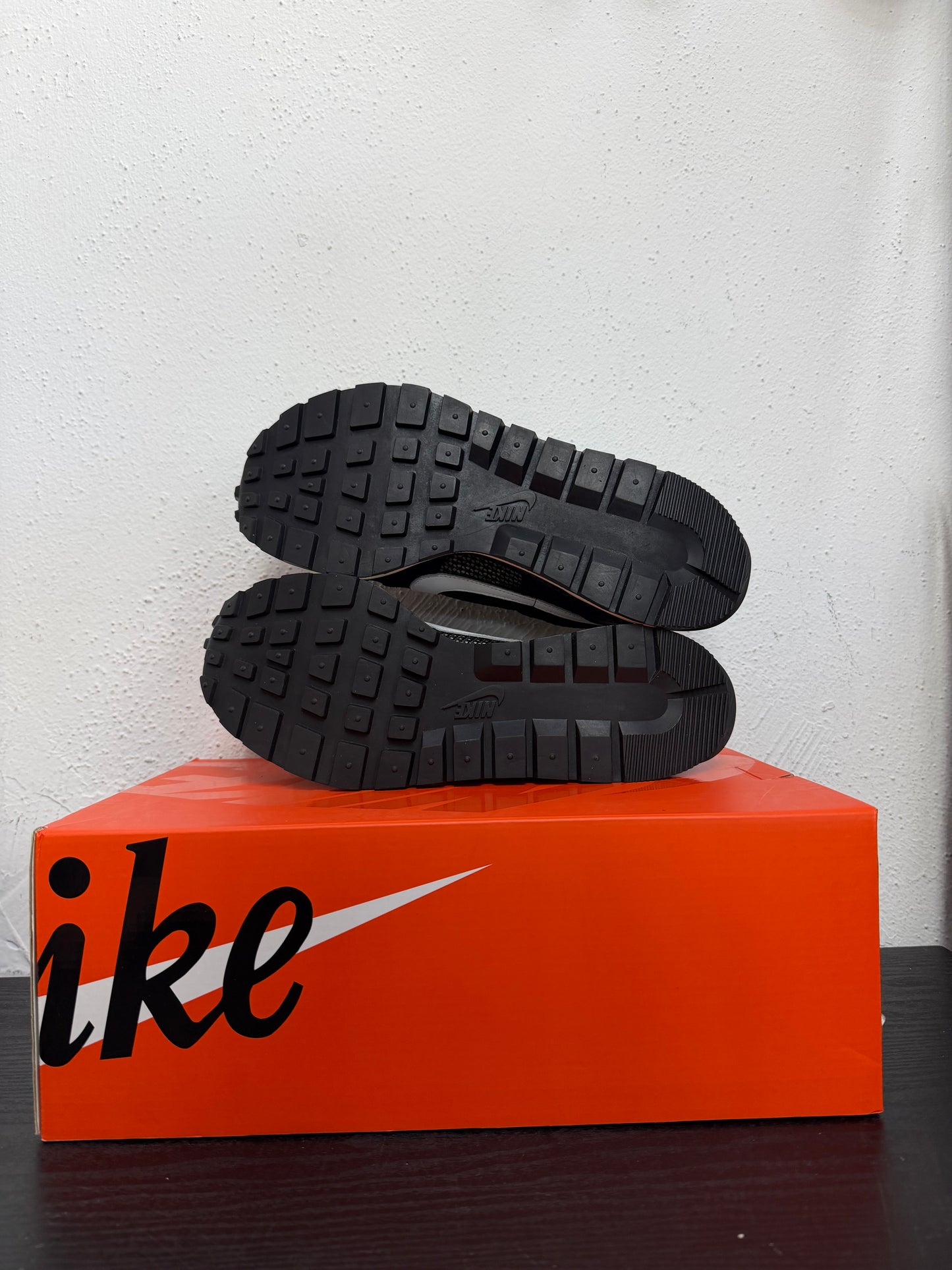 NIKE SACAI VAPORWAFFLE BLACK/WHITE