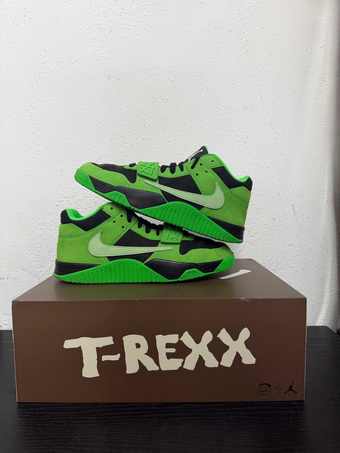 JORDAN CJ1 REXX TRAVIS SCOTT GREEN SPARK (USED)