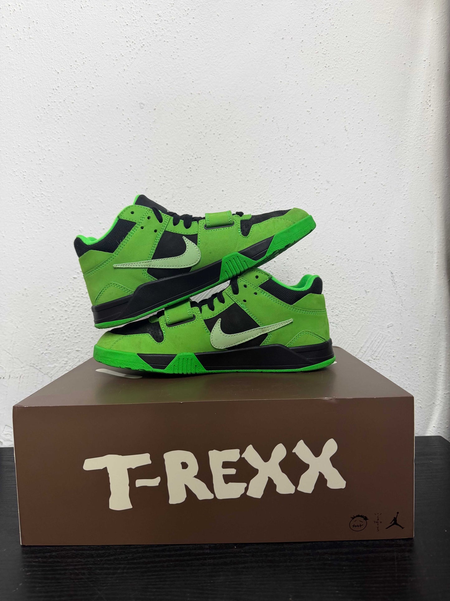 JORDAN CJ1 REXX TRAVIS SCOTT GREEN SPARK (USED)