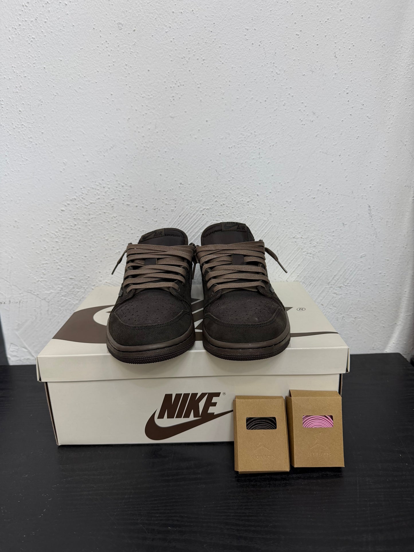 JORDAN 1 LOW TRAVIS SCOTT VELVET BROWN (USED)