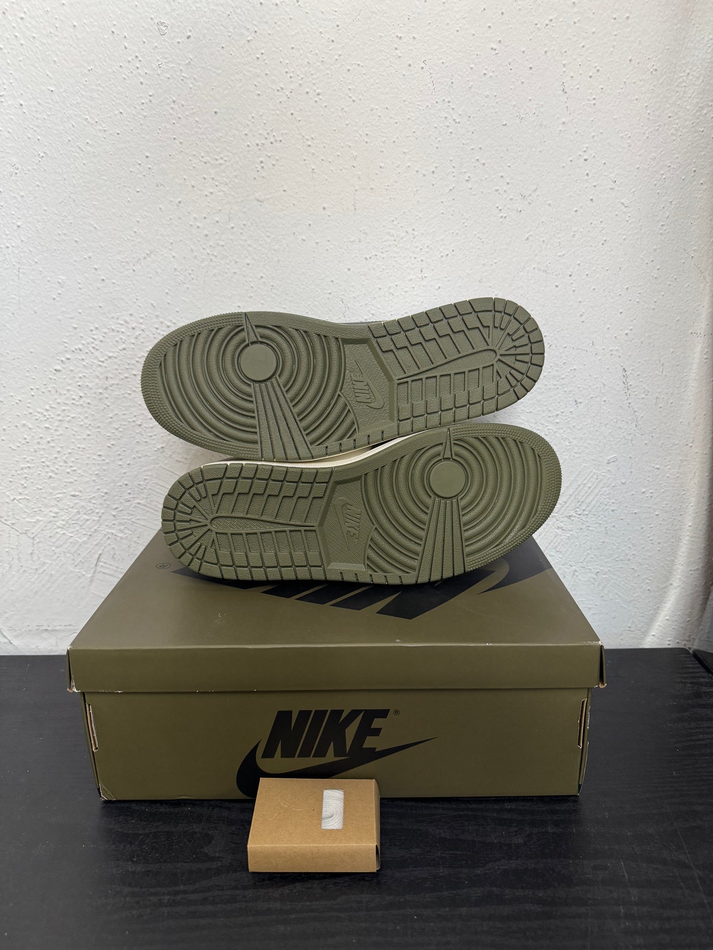 JORDAN 1 LOW MEDIUM OLIVE