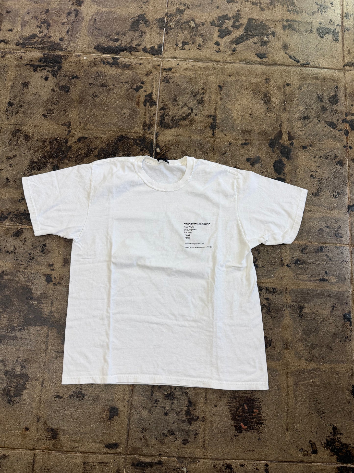 STUSSY GALLERY TOUR WHITE TEE (USED)