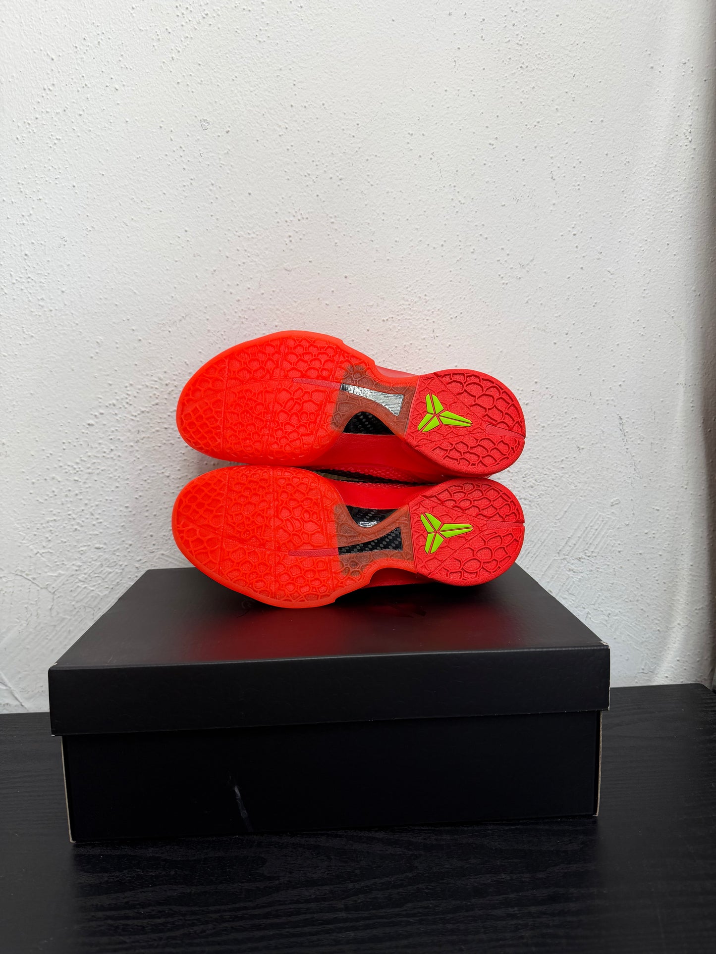 KOBE 6 PROTRO REVERSE GRINCH