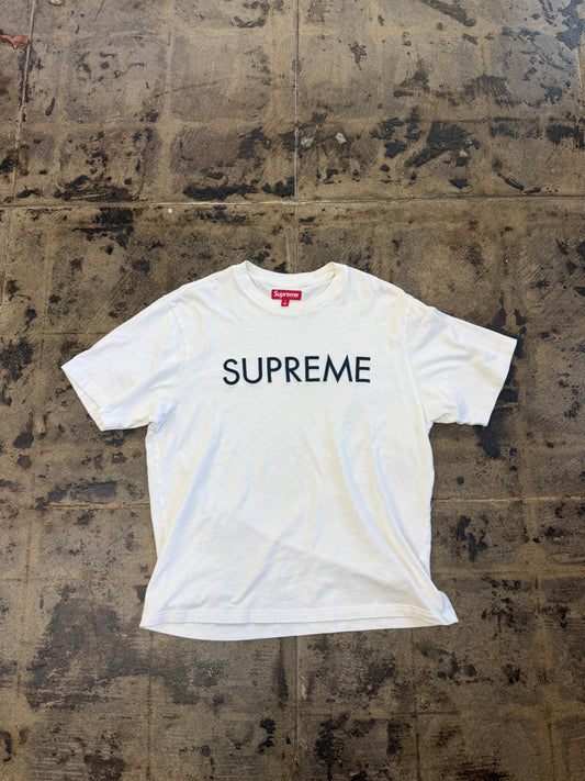 SUPREME CAPITAL WHITE TEE (USED)