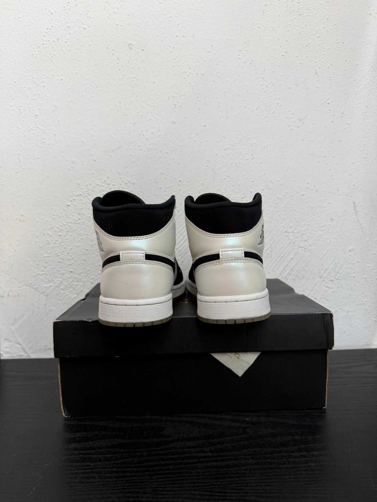 JORDAN 1 MID DIAMOND SHORTS (USED)