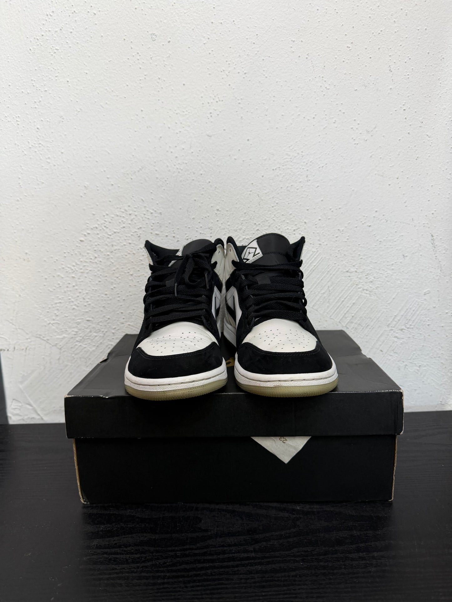 JORDAN 1 MID DIAMOND SHORTS (USED)
