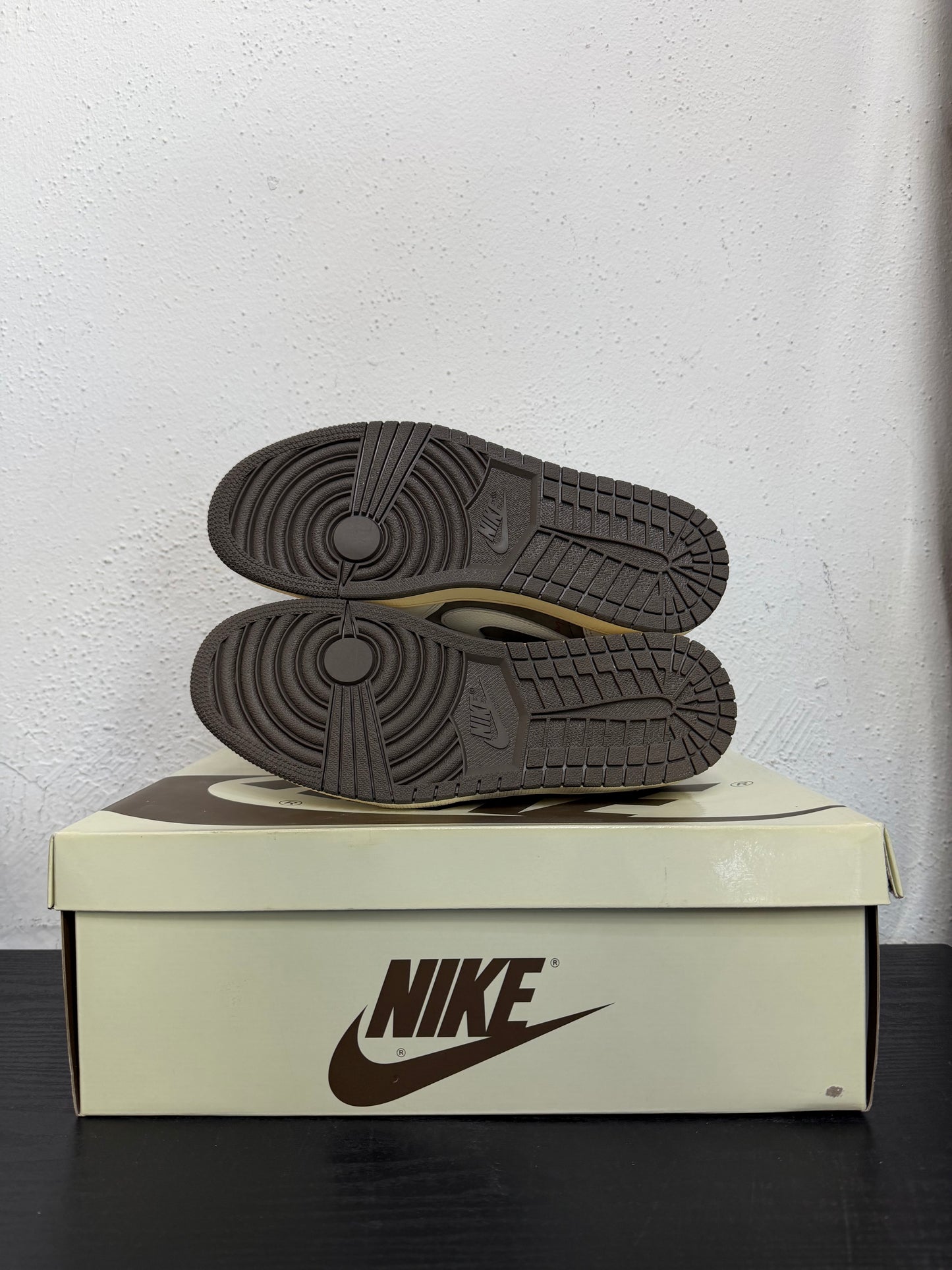 JORDAN 1 LOW TRAVIS SCOTT REVERSE MOCHA