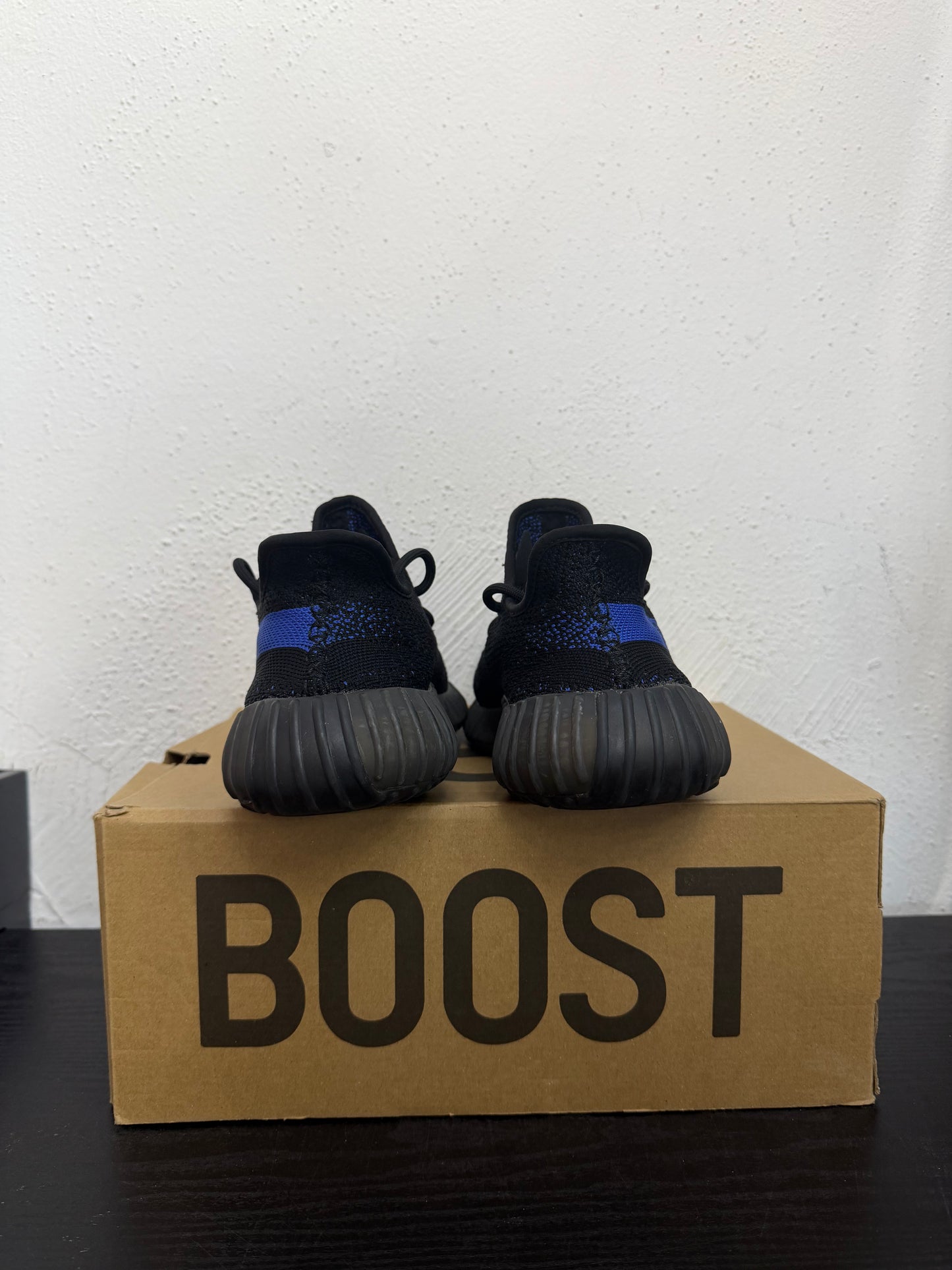YEEZY 350 DAZZLING BLUE (USED)