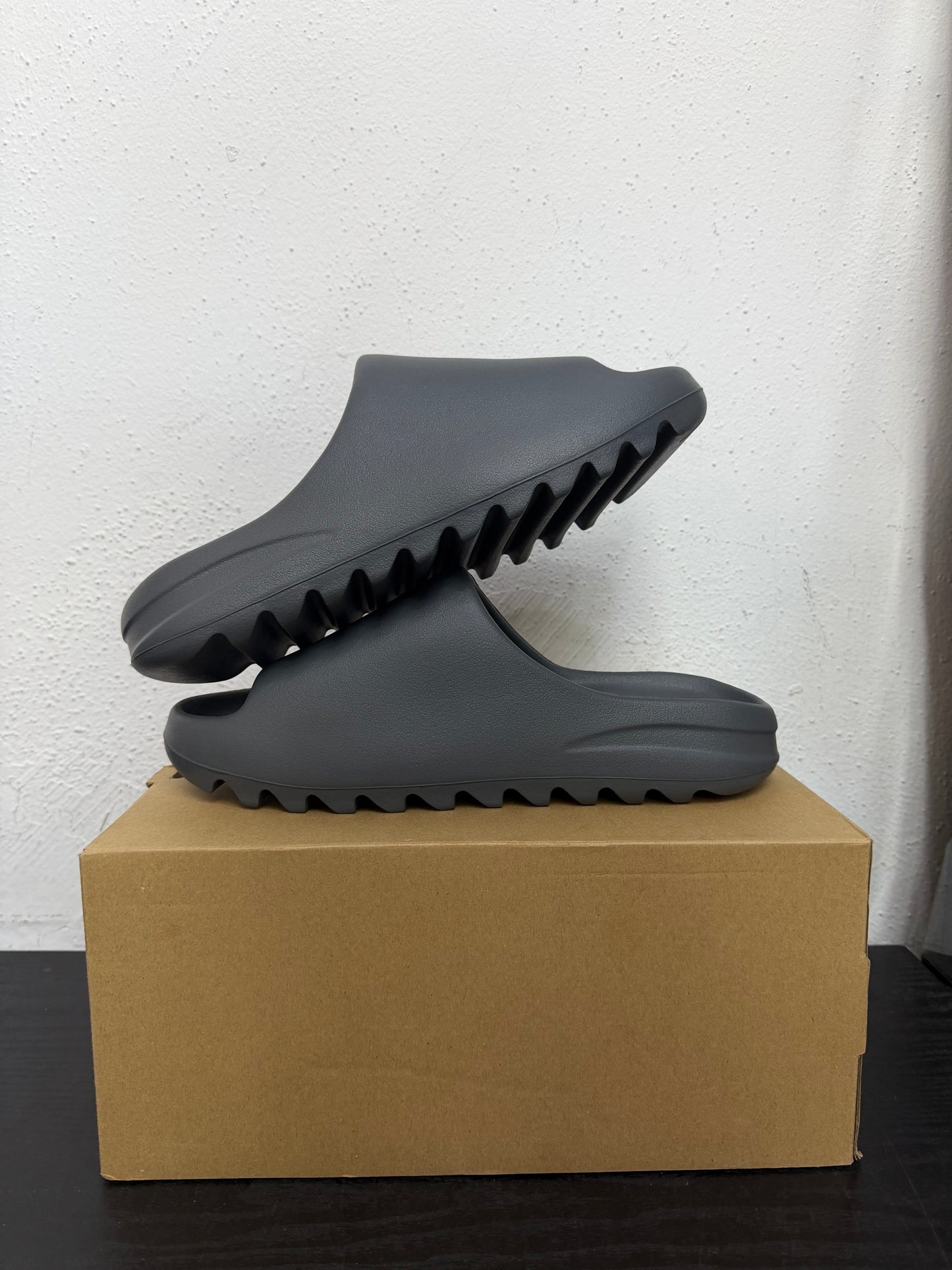 YEEZY SLIDE SLATE GREY