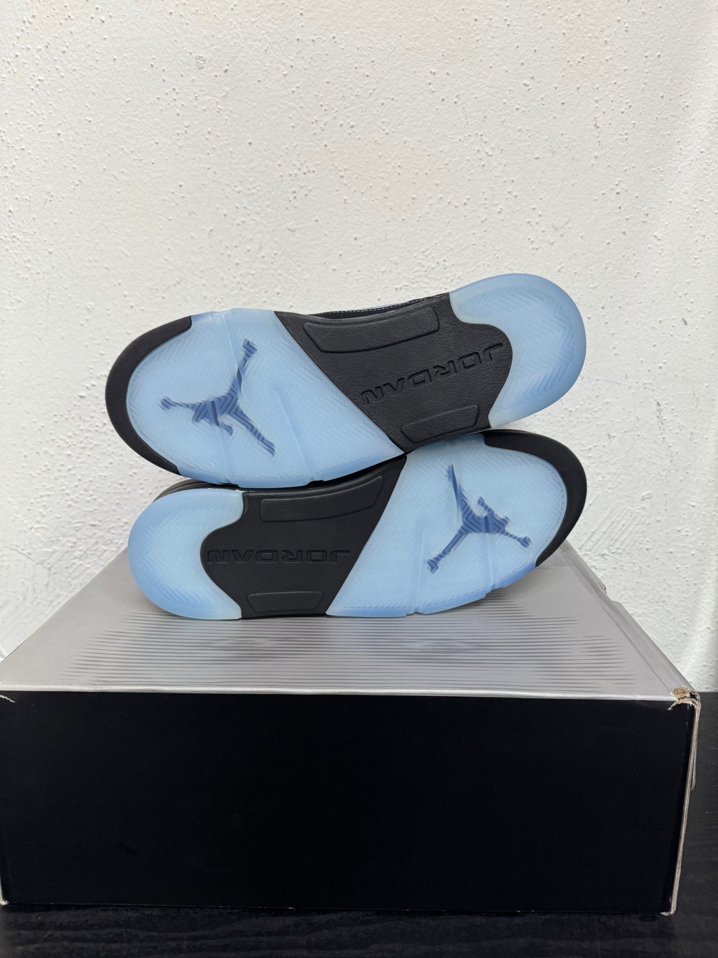 JORDAN 5 BLACK UNIVERSITY BLUE