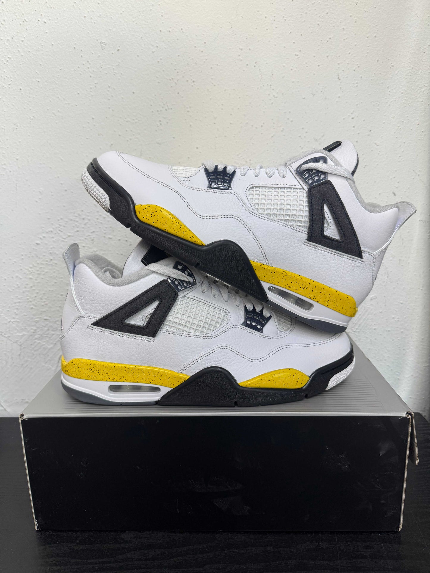 JORDAN 4 RARE AIR TOUR YELLOW (USED)