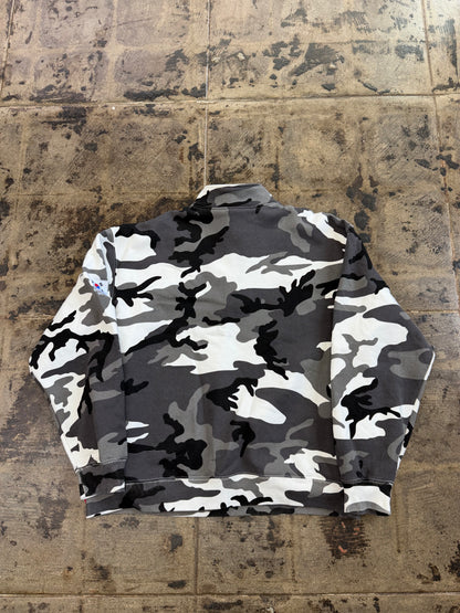 SUPREME SEOUL SHOP FLAG SNOW CAMO HALF ZIP (USED)
