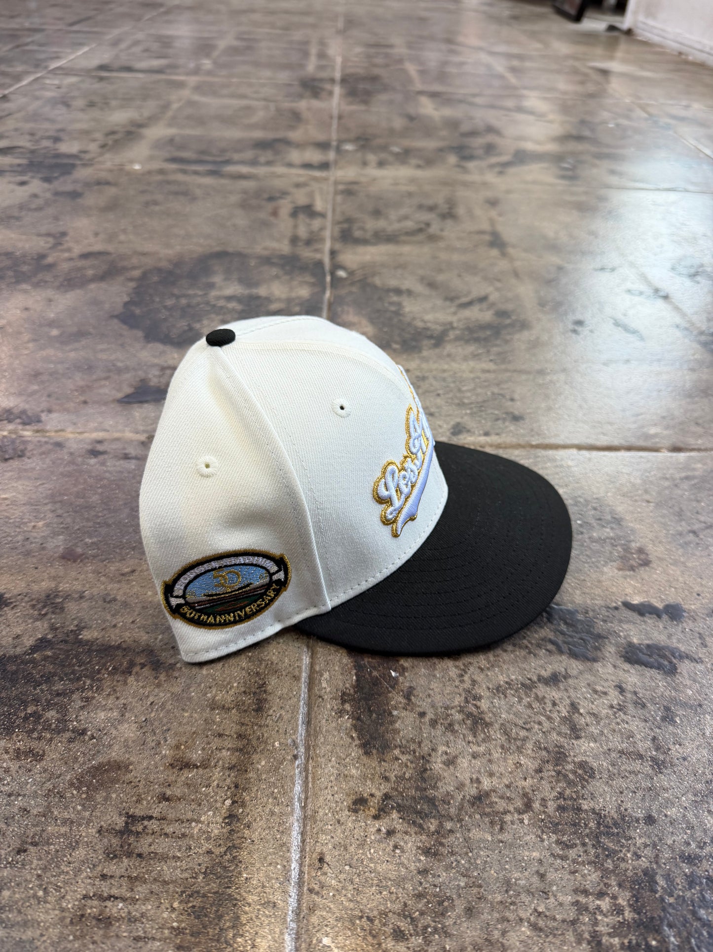 LOS ANGELES CREAM/GOLD FITTED HAT (USED)