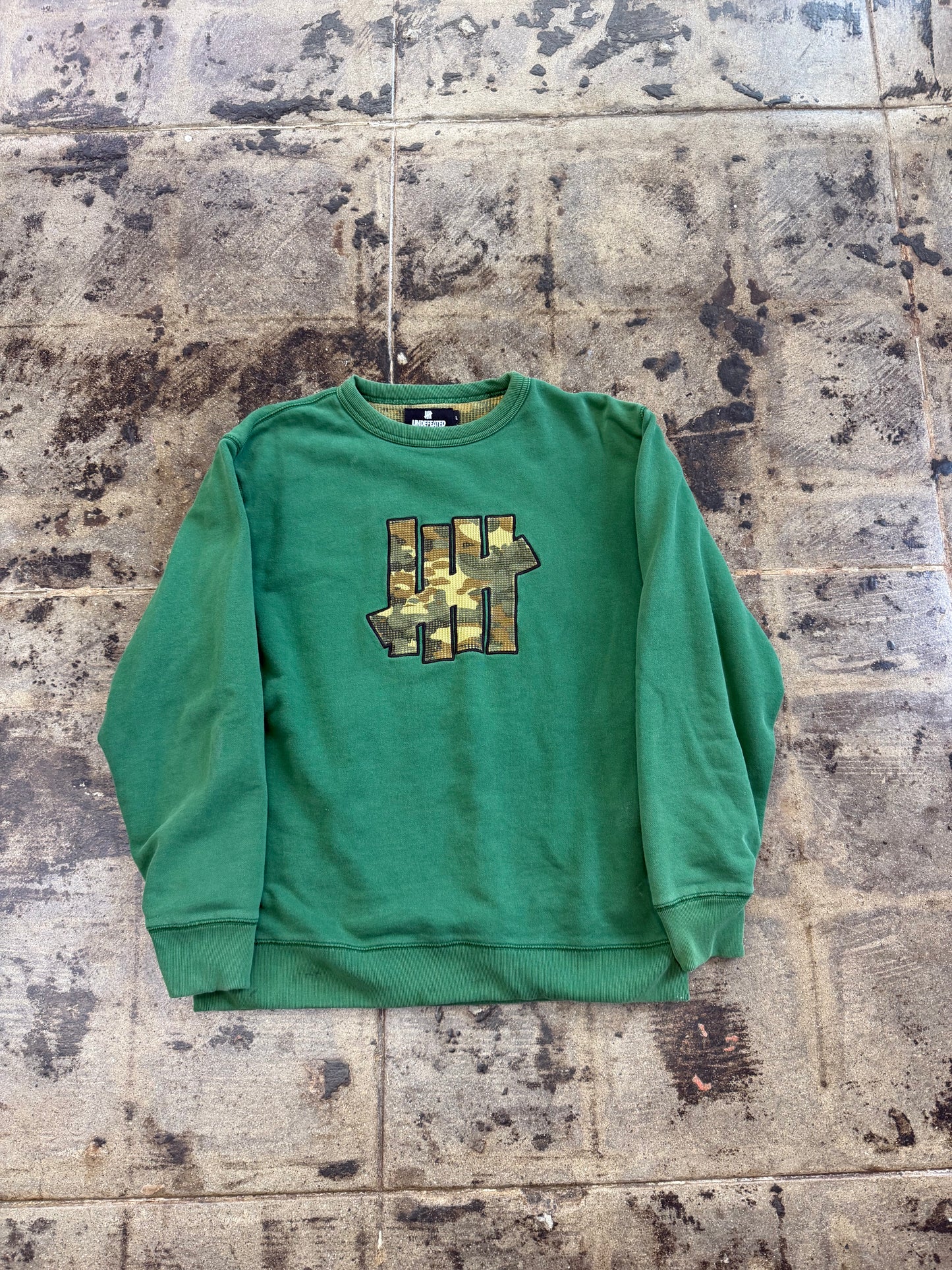 UNDEFEATED GREEN CAMO CREWNECK