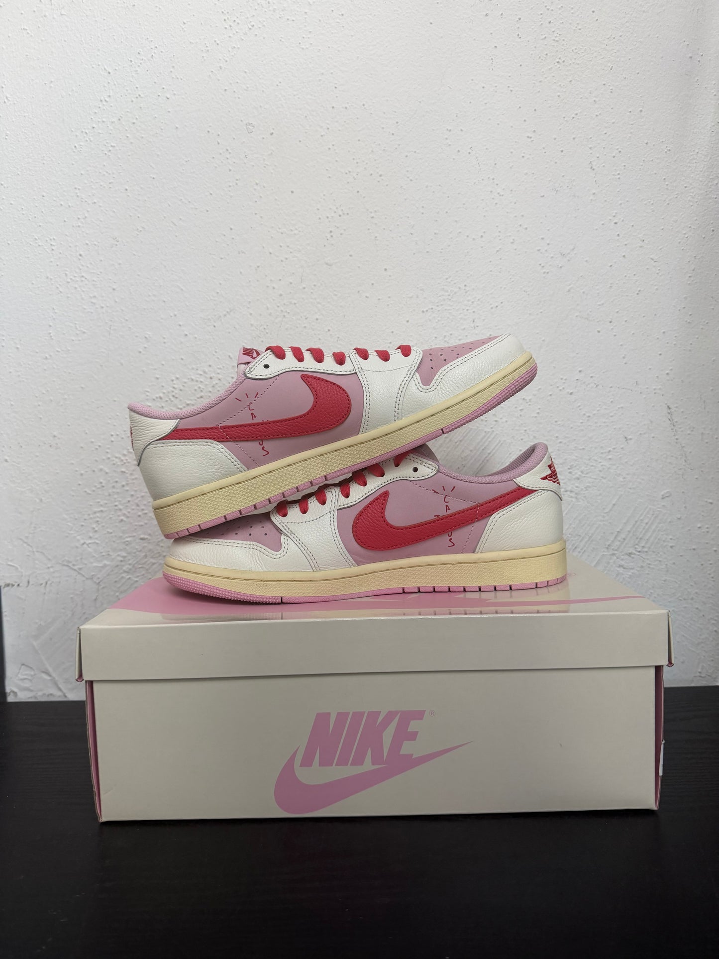 JORDAN 1 LOW TRAVIS SCOTT TROPICAL PINK (USED)