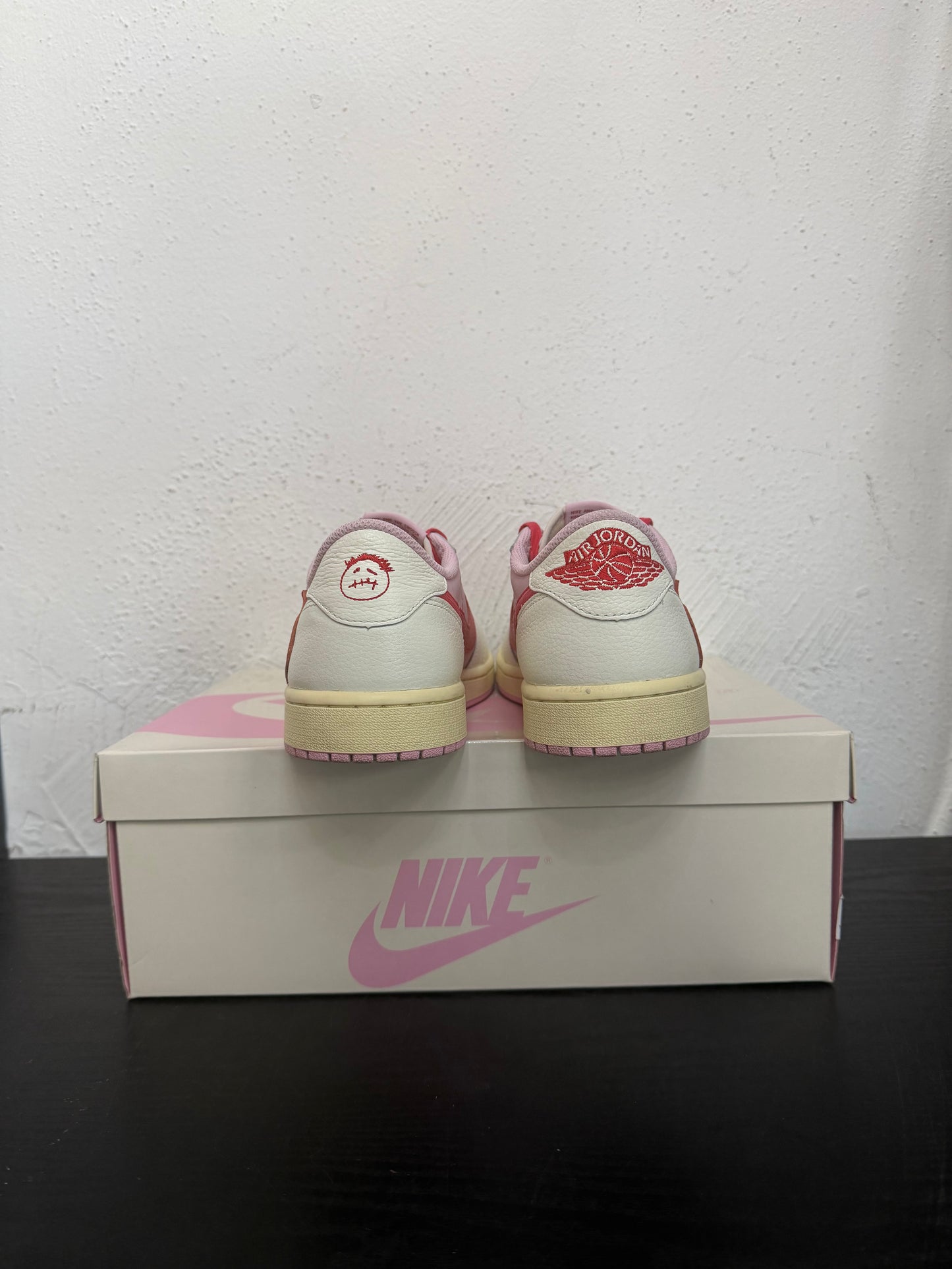 JORDAN 1 LOW TRAVIS SCOTT TROPICAL PINK (USED)