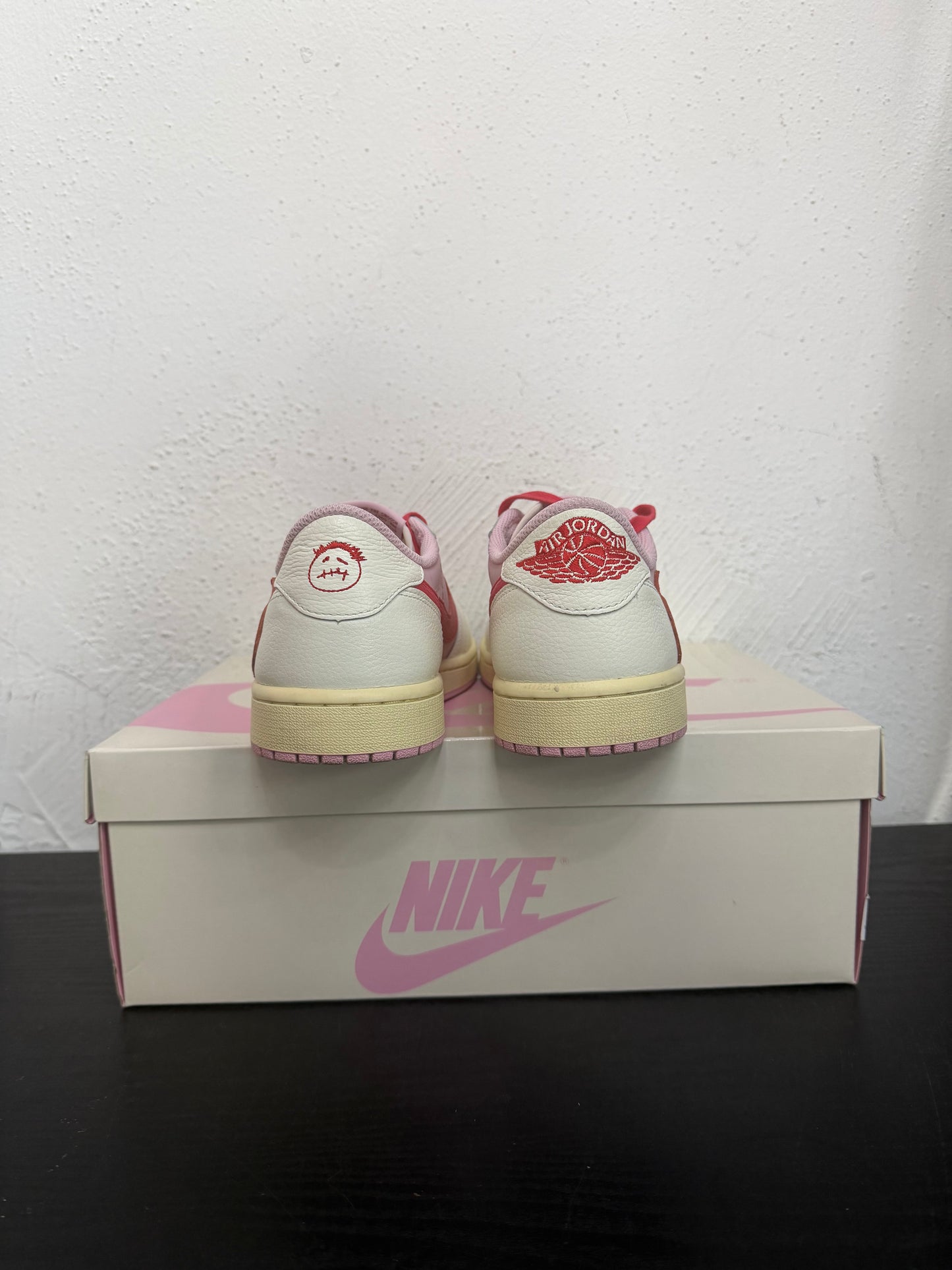 JORDAN 1 LOW TRAVIS SCOTT TROPICAL PINK (USED)