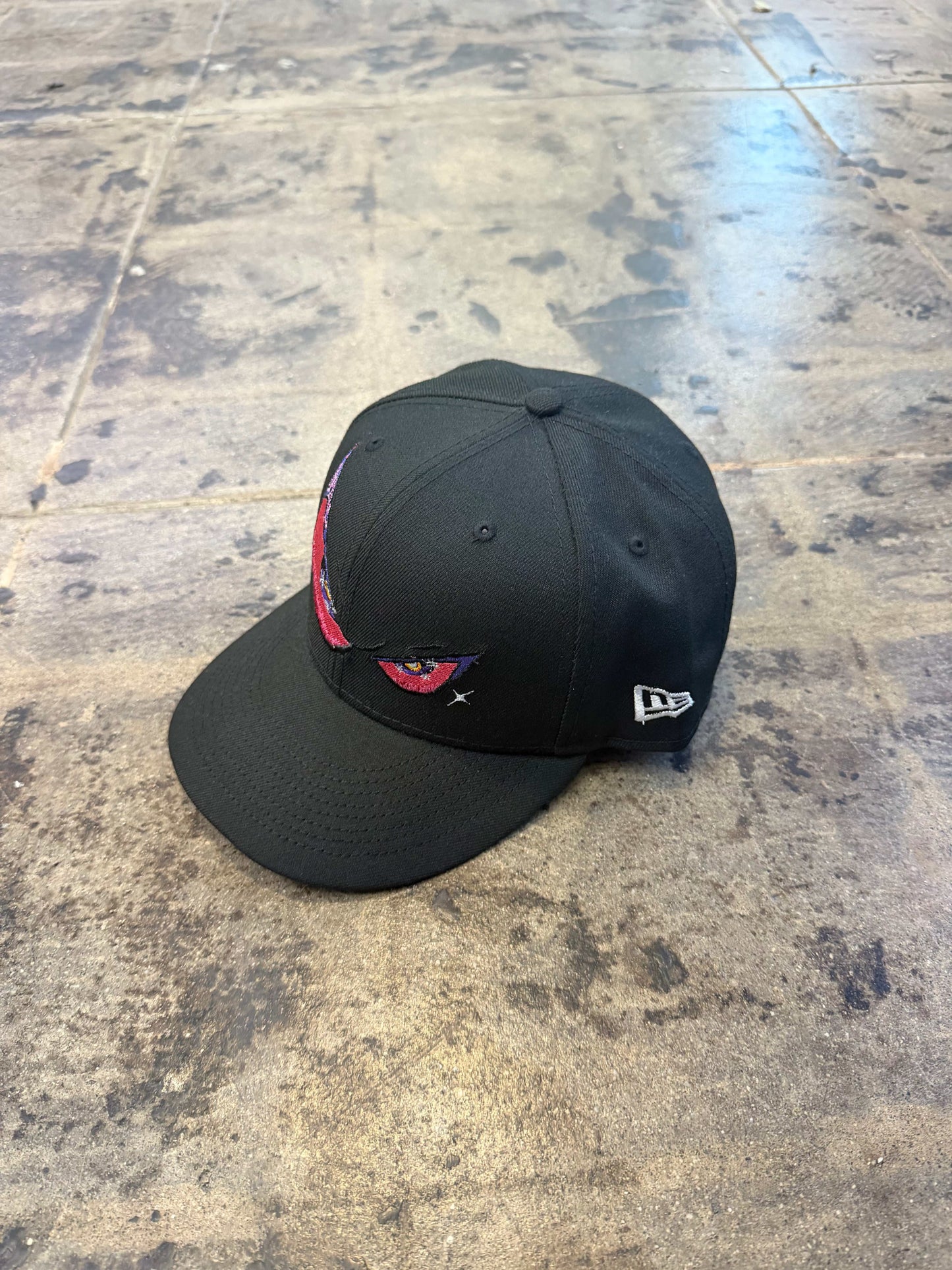SUPREME EYES BLACK FITTED HAT (USED)