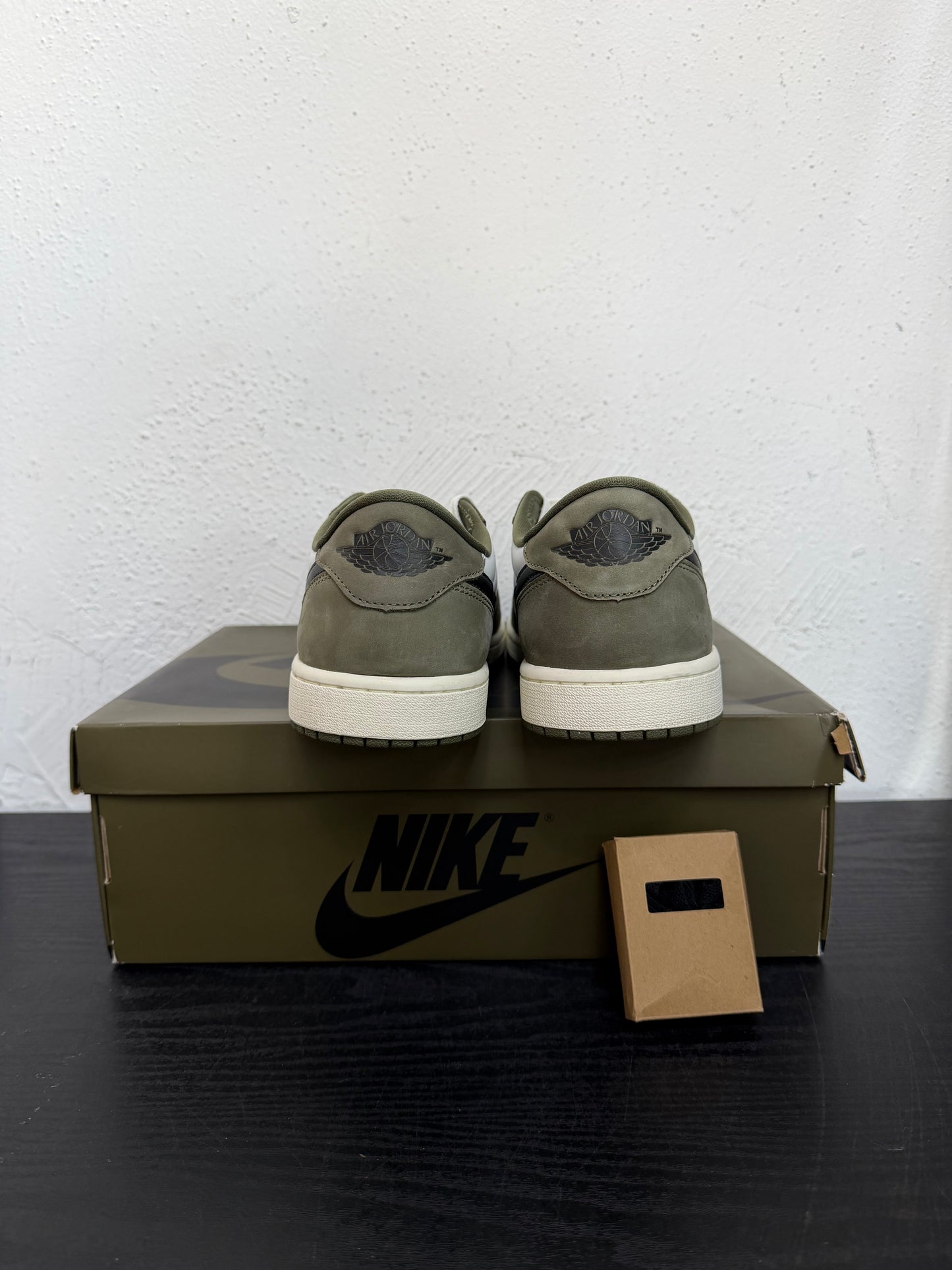 JORDAN 1 LOW MEDIUM OLIVE (USED)