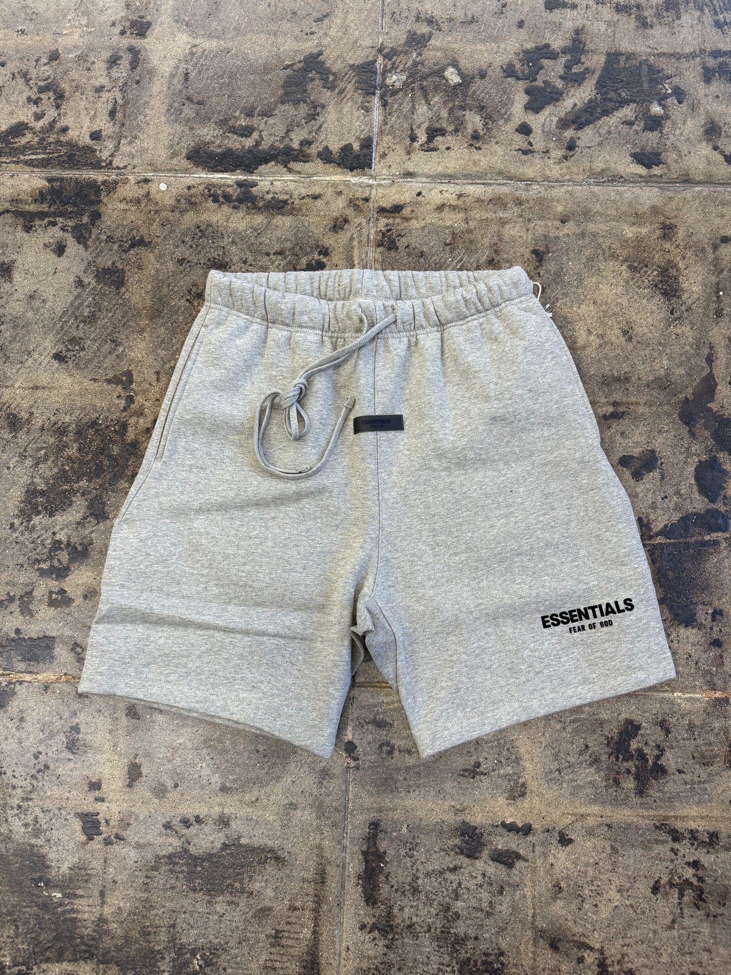 ESSENTIAL SHORTS DARK OATMEAL