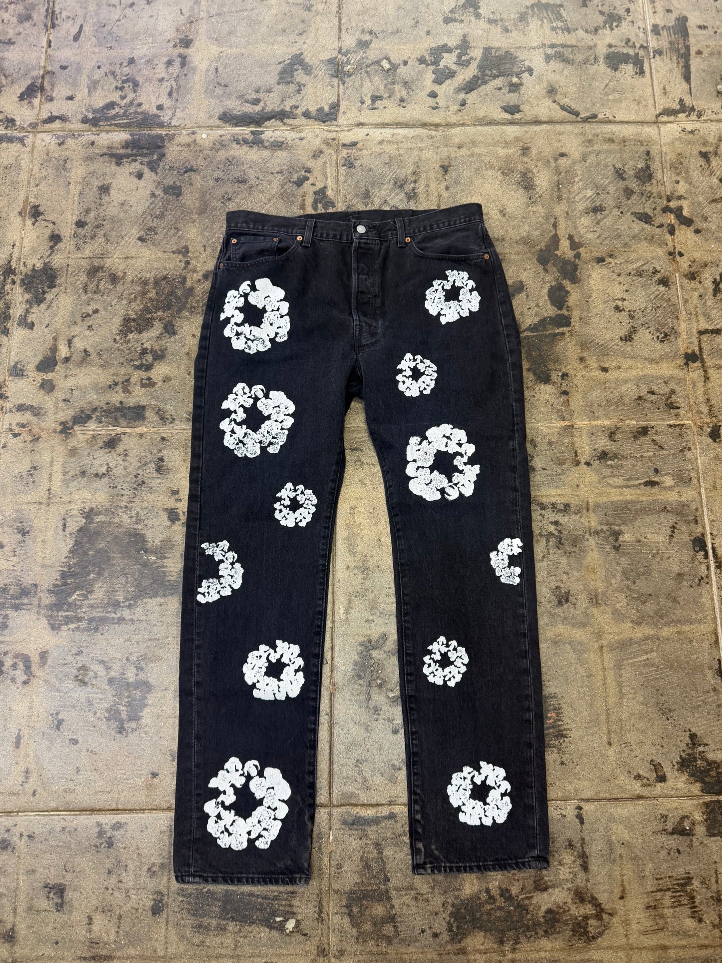 DENIM TEARS LEVI BLACK COTTON WREATH JEANS (USED)