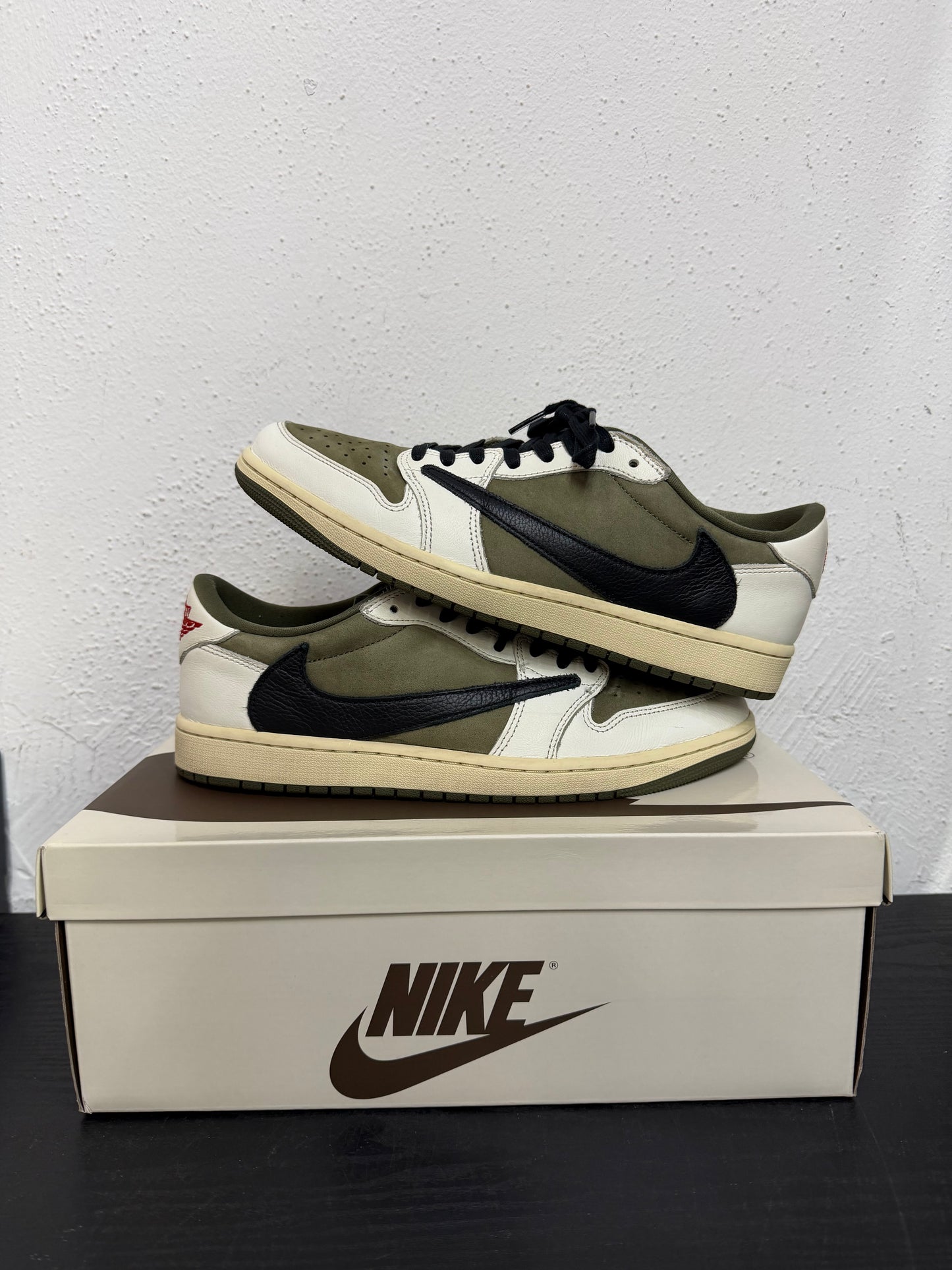 JORDAN 1 LOW TRAVIS SCOTT MEDIUM OLIVE (USED)