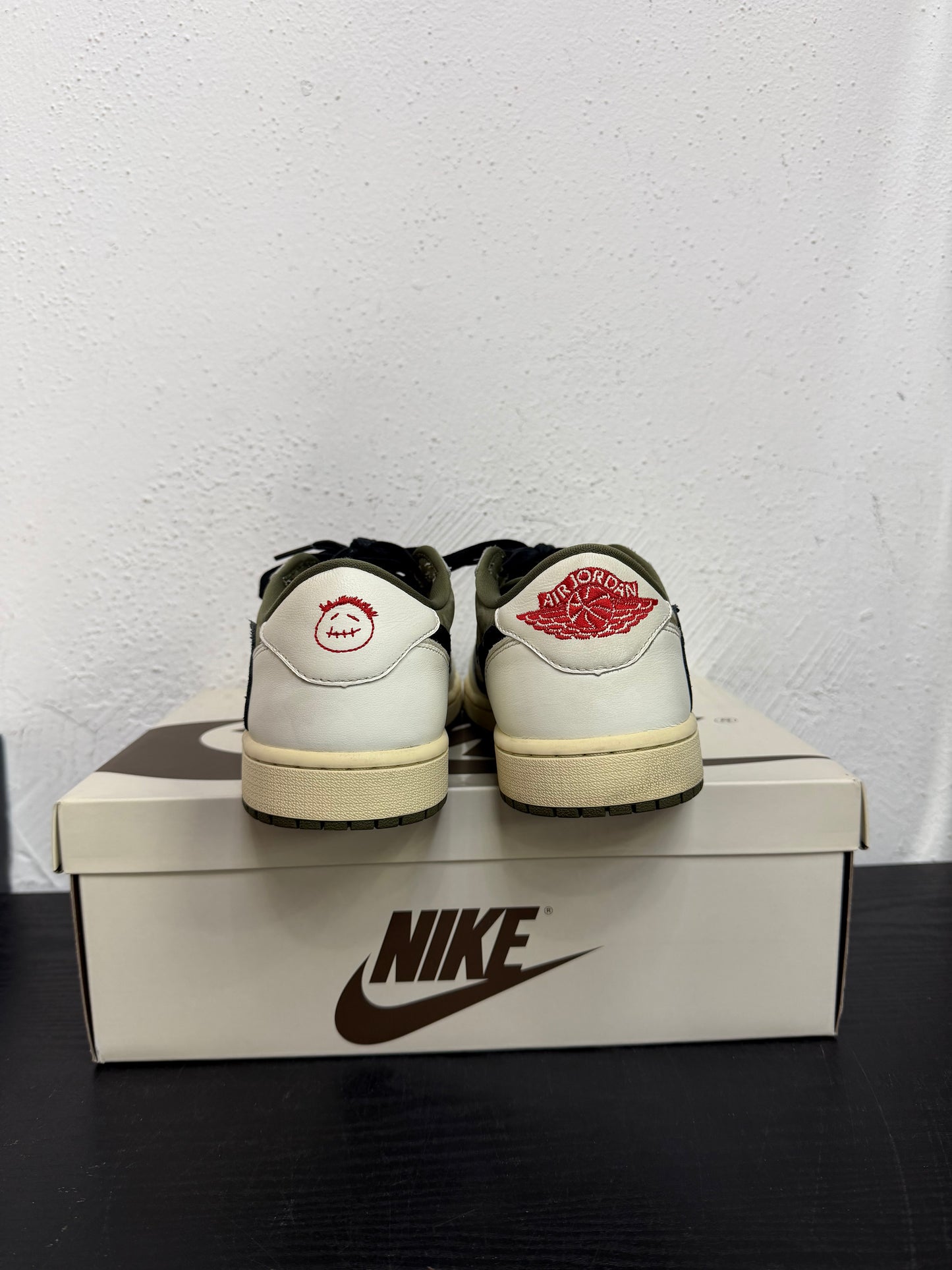 JORDAN 1 LOW TRAVIS SCOTT MEDIUM OLIVE (USED)