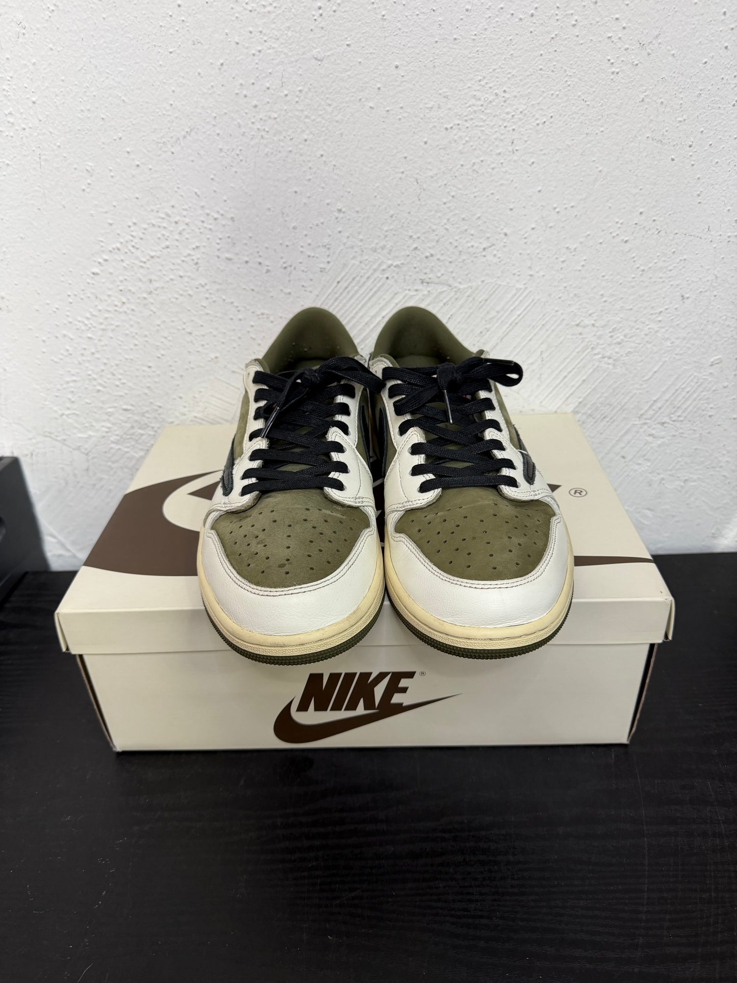 JORDAN 1 LOW TRAVIS SCOTT MEDIUM OLIVE (USED)