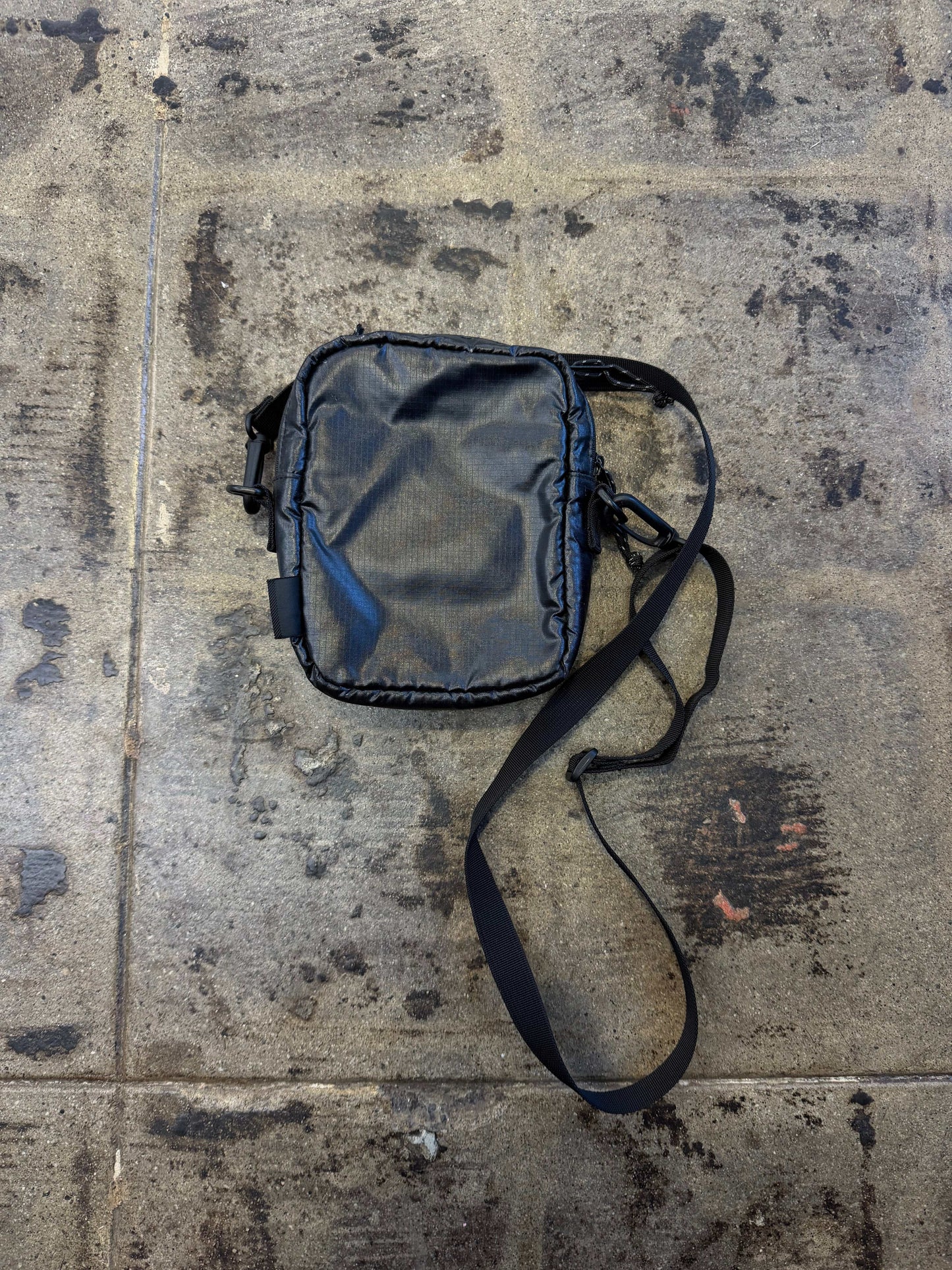 SUPREME SHOULDER BAG