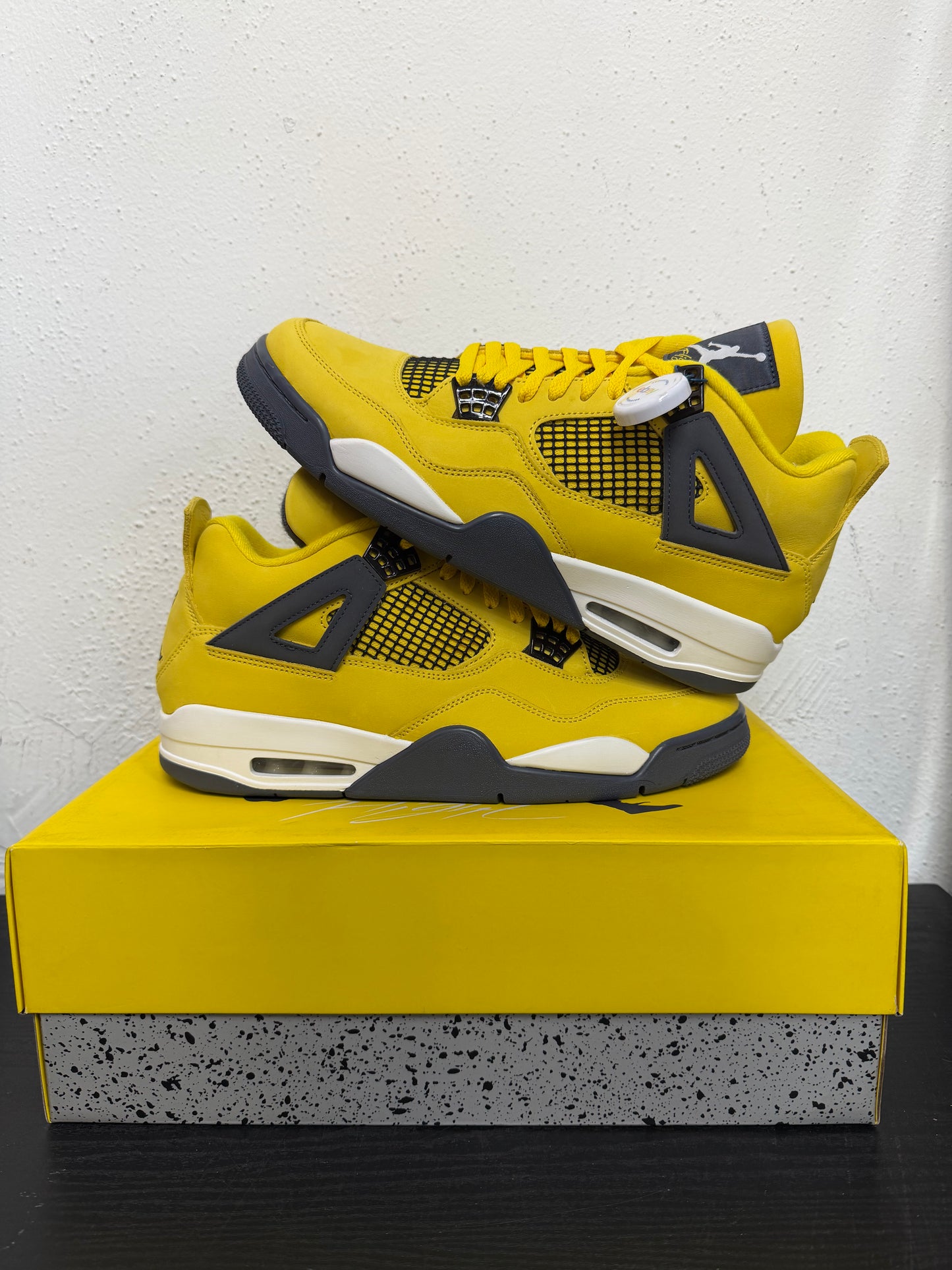 JORDAN 4 LIGHTNING
