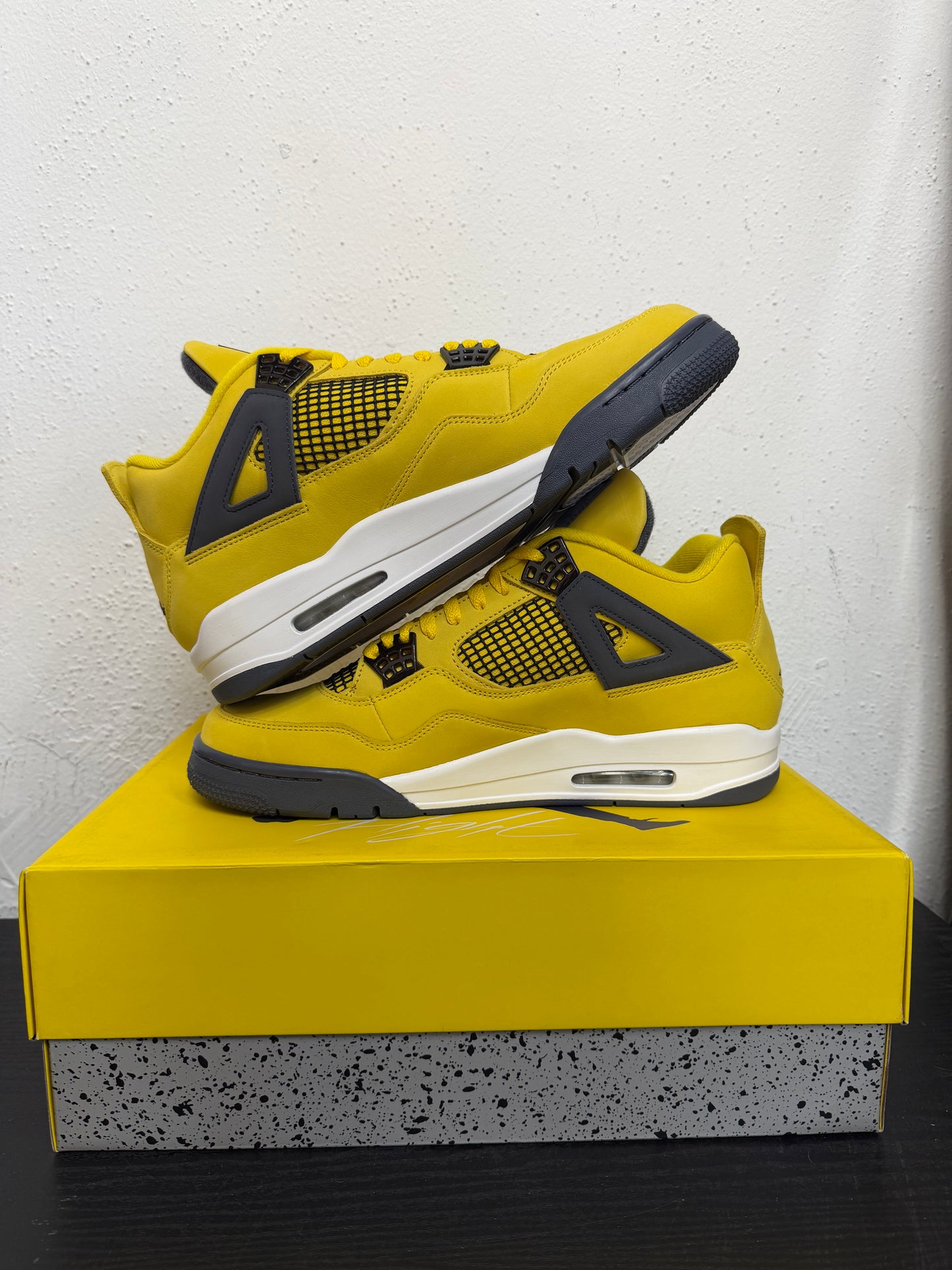 JORDAN 4 LIGHTNING
