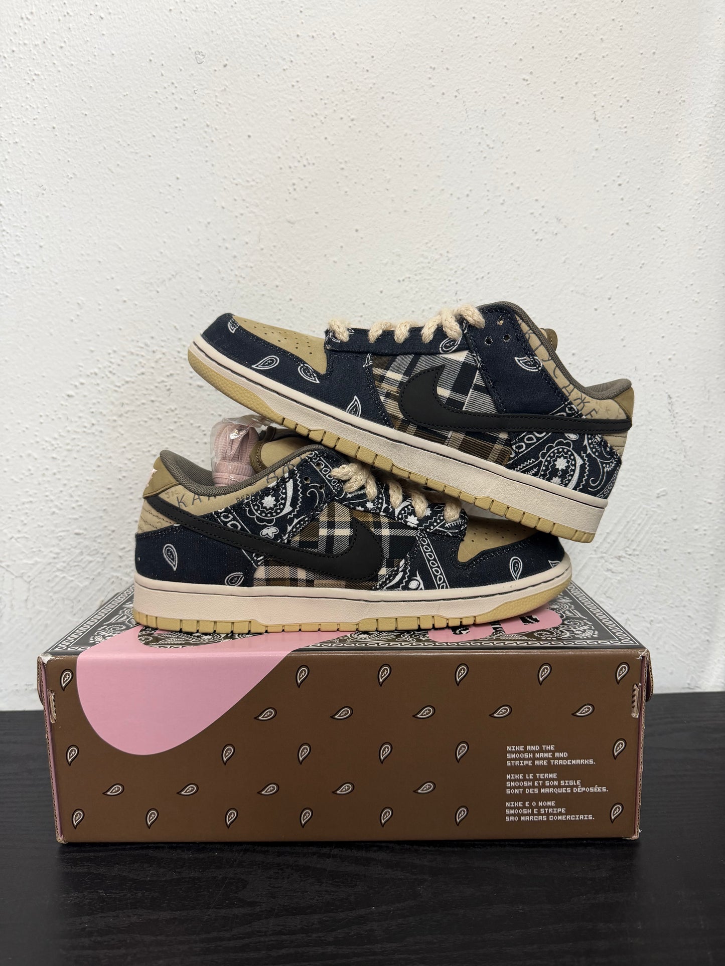 NIKE SB DUNK LOW TRAVIS SCOTT (SPECIAL BOX)