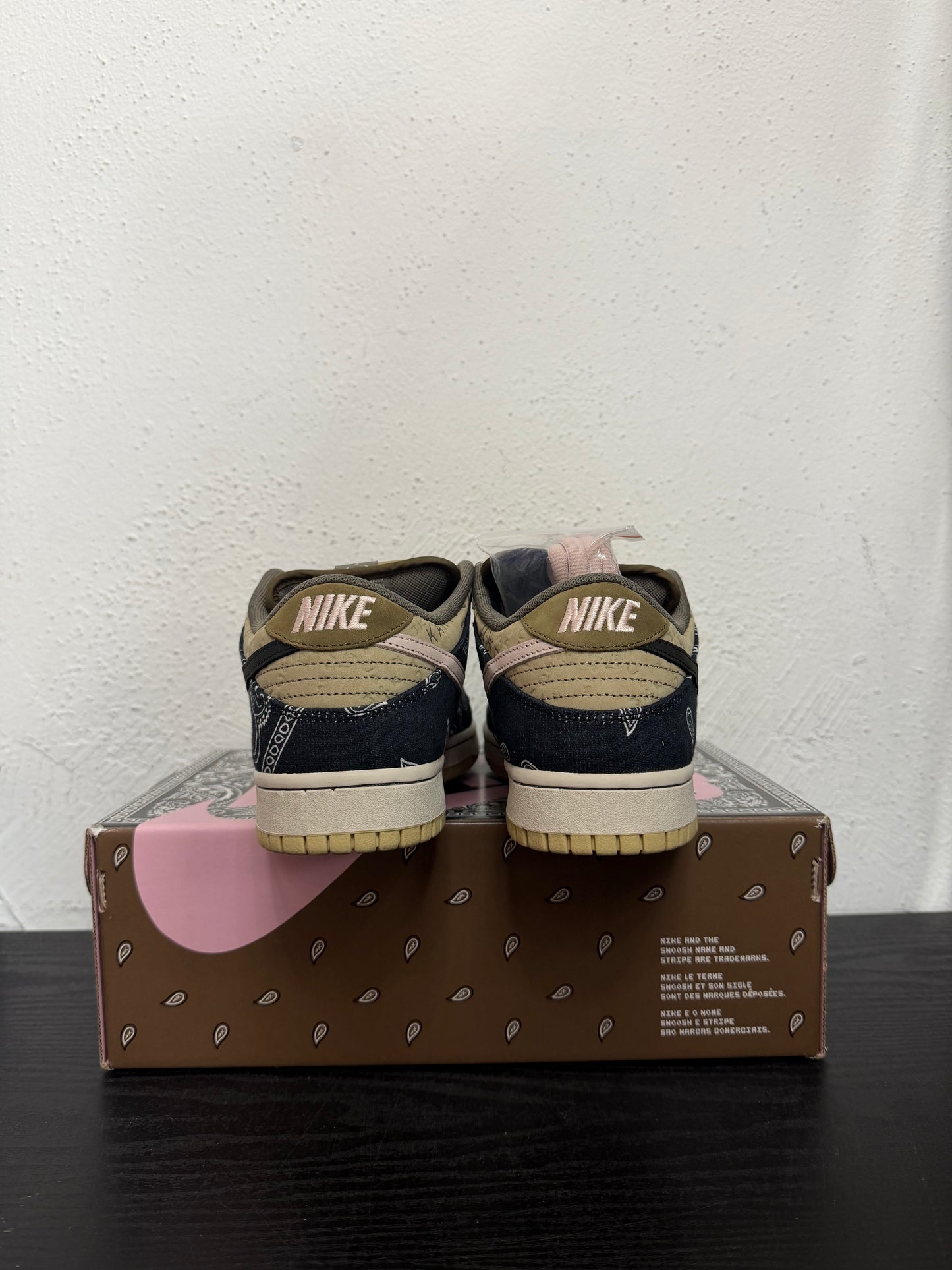 NIKE SB DUNK LOW TRAVIS SCOTT (SPECIAL BOX)