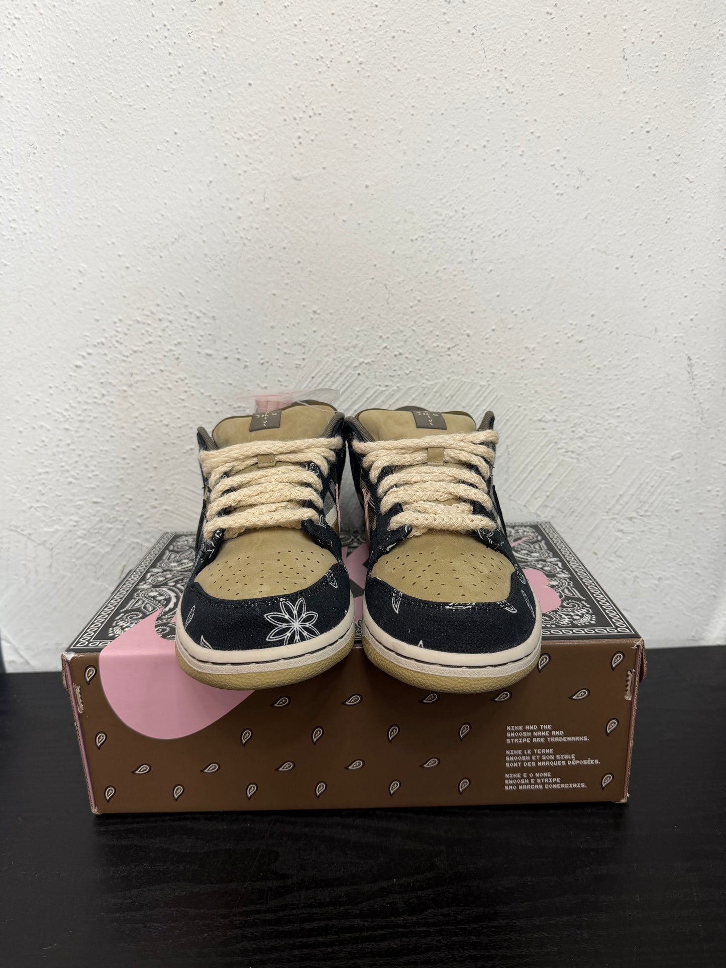 NIKE SB DUNK LOW TRAVIS SCOTT (SPECIAL BOX)