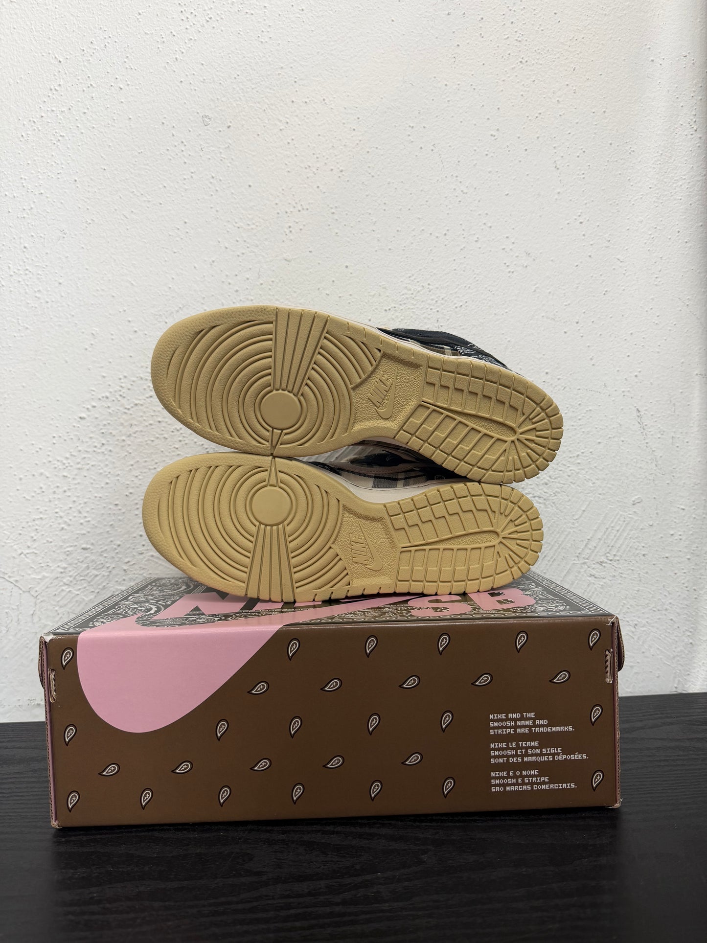NIKE SB DUNK LOW TRAVIS SCOTT (SPECIAL BOX)