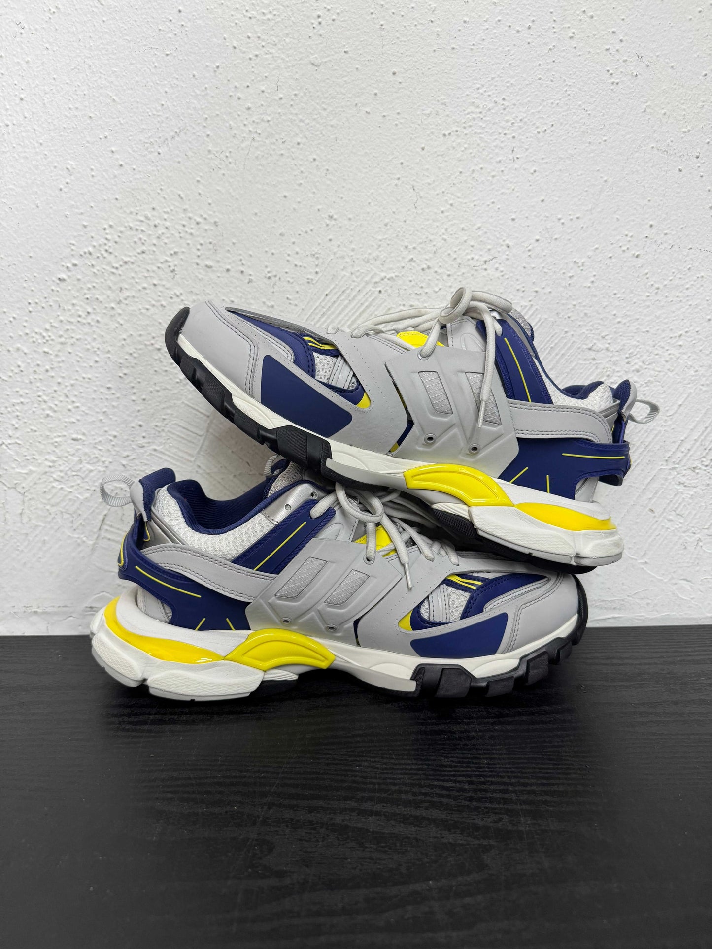 BALENCIAGA TRACK WHT/BLUE SNEAKER (USED,NB)