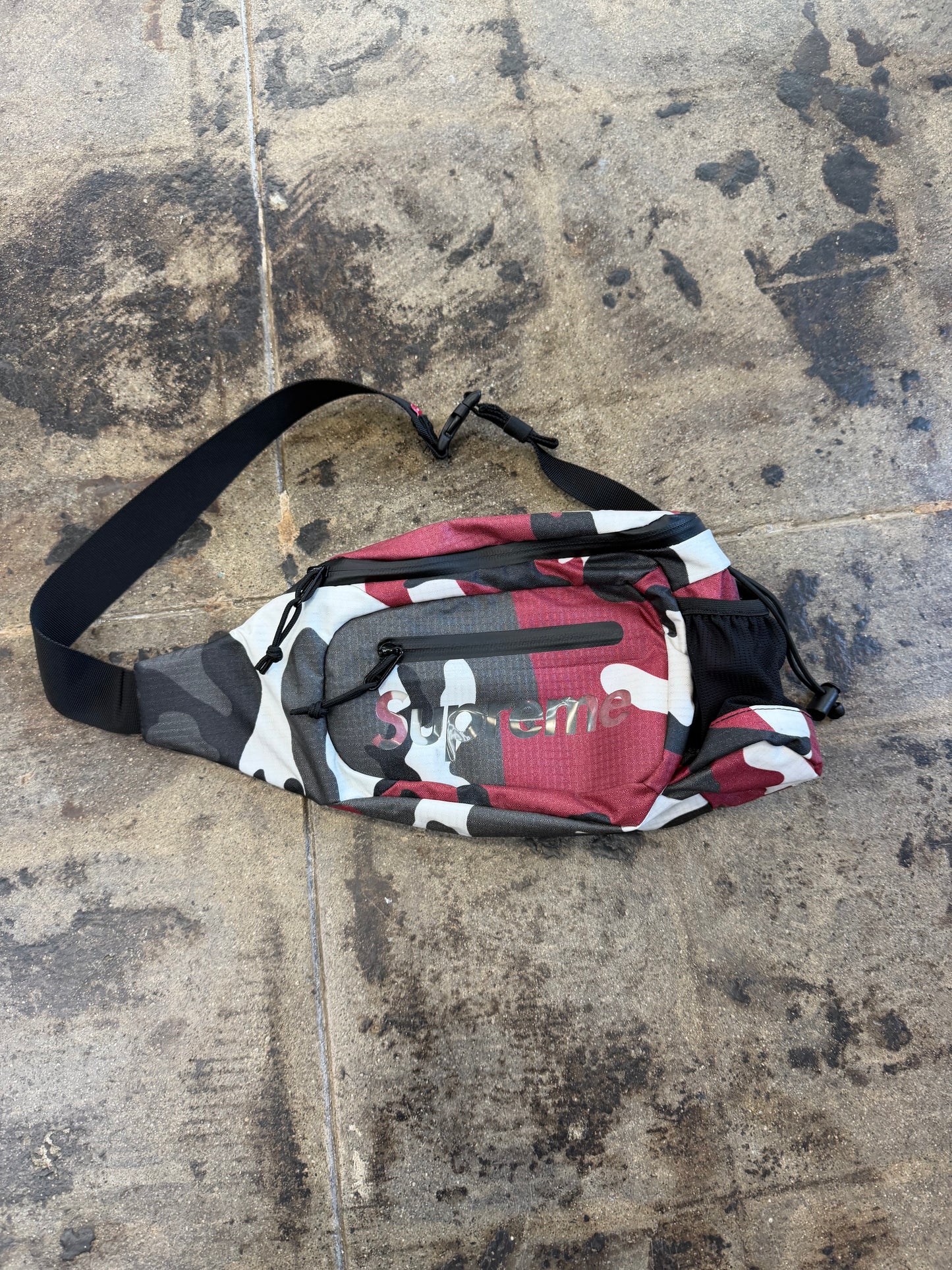 SUPREME SLING CAMO RED BAG