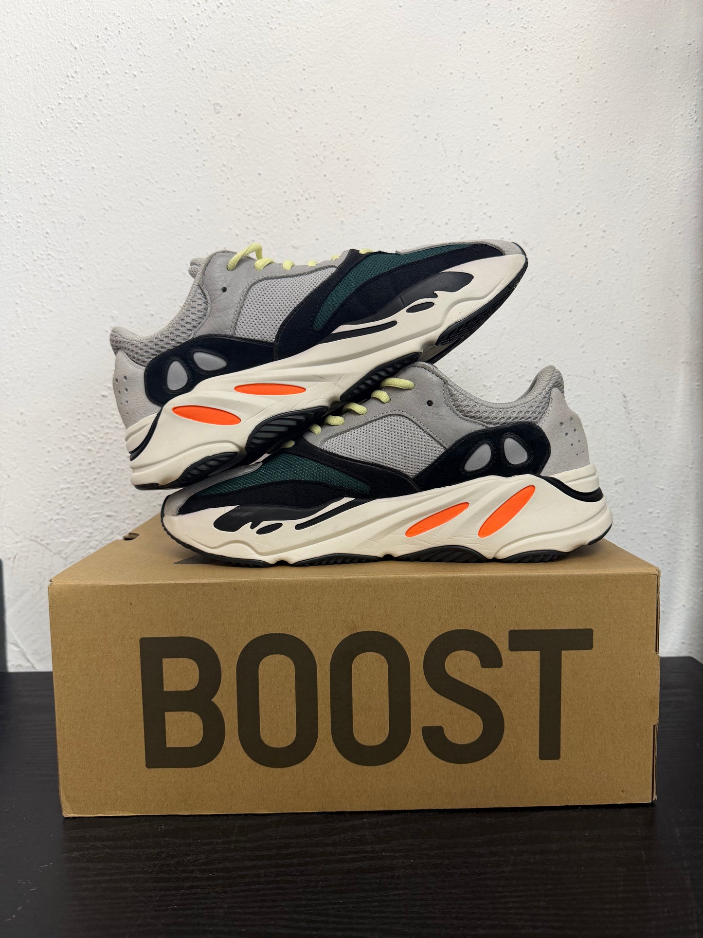 YEEZY 700 WAVE RUNNER (USED)