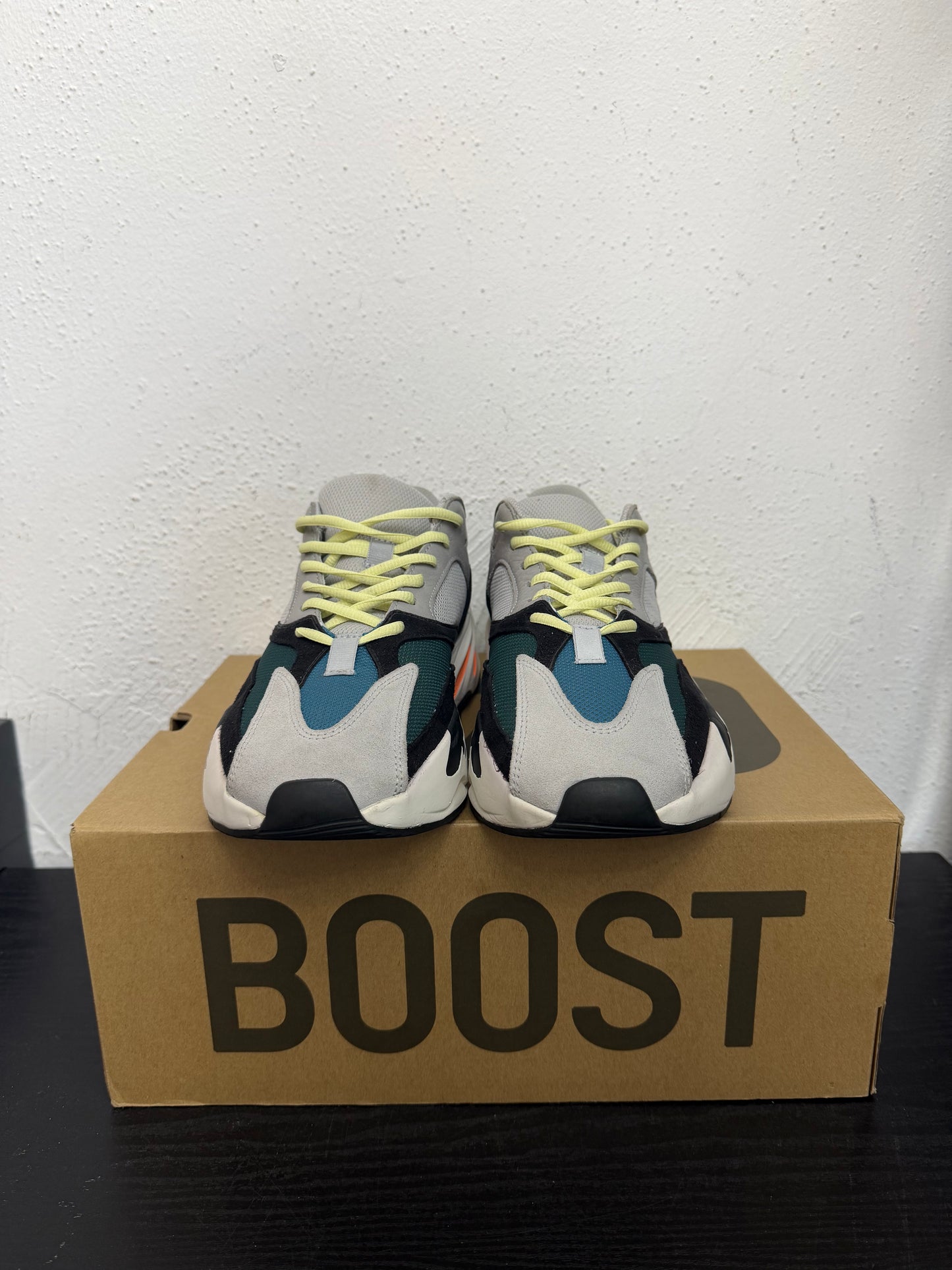 YEEZY 700 WAVE RUNNER (USED)