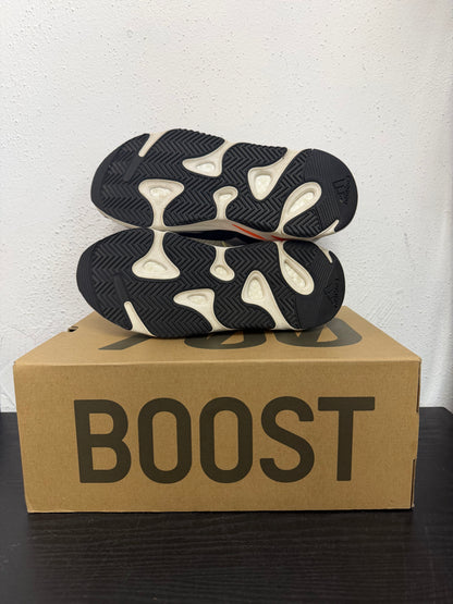 YEEZY 700 WAVE RUNNER (USED)