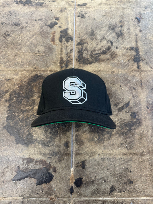 STUSSY BLACK SNAPBACK
