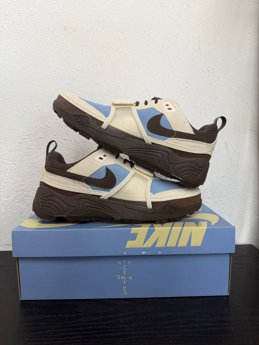 NIKE ZOOM FIELD TRAVIS SCOTT LECHE BLUE