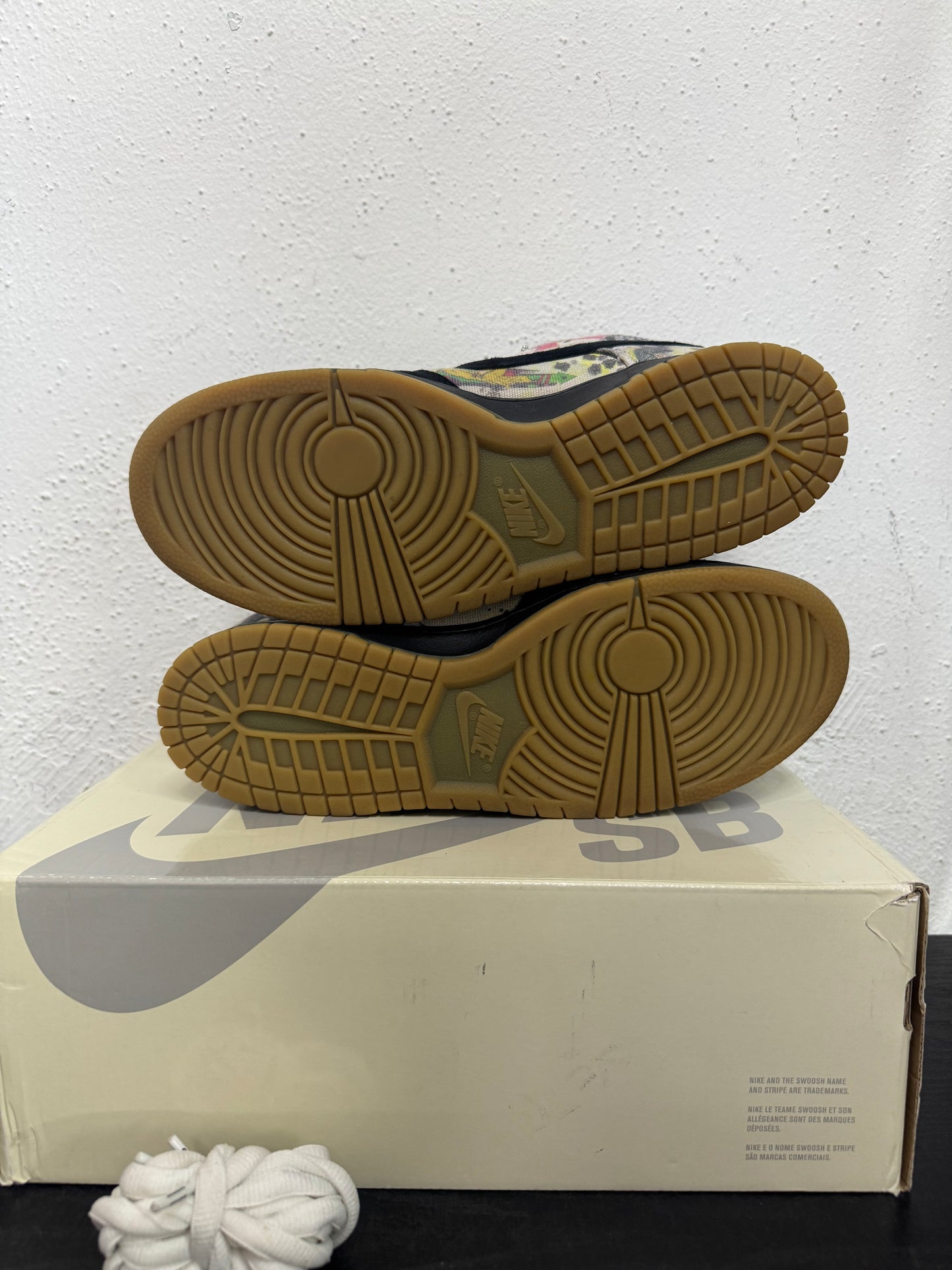 DUNK LOW SB SUPREME RAMMELLZEE (USED)